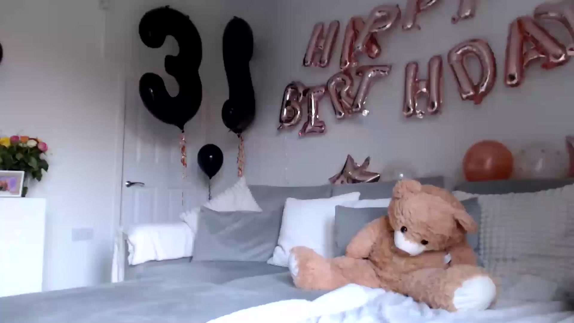 Gallery image thumbnail from LavIson's myfreecams stream on, 10/18/2024, 12:40 image 6 of 20