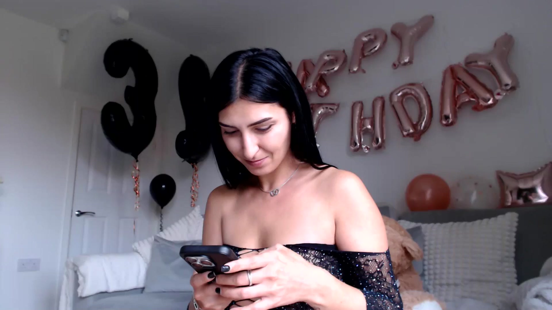 Gallery image thumbnail from LavIson's myfreecams stream on, 10/18/2024, 12:40 image 13 of 20