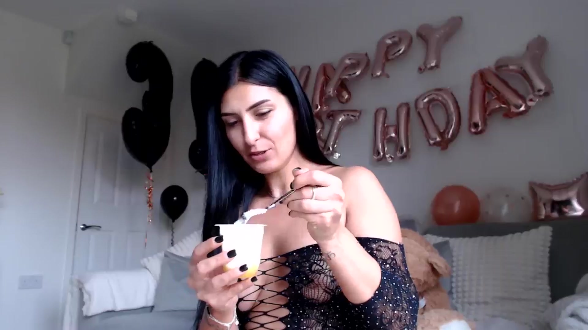 Gallery image thumbnail from LavIson's myfreecams stream on, 10/18/2024, 12:40 image 12 of 20
