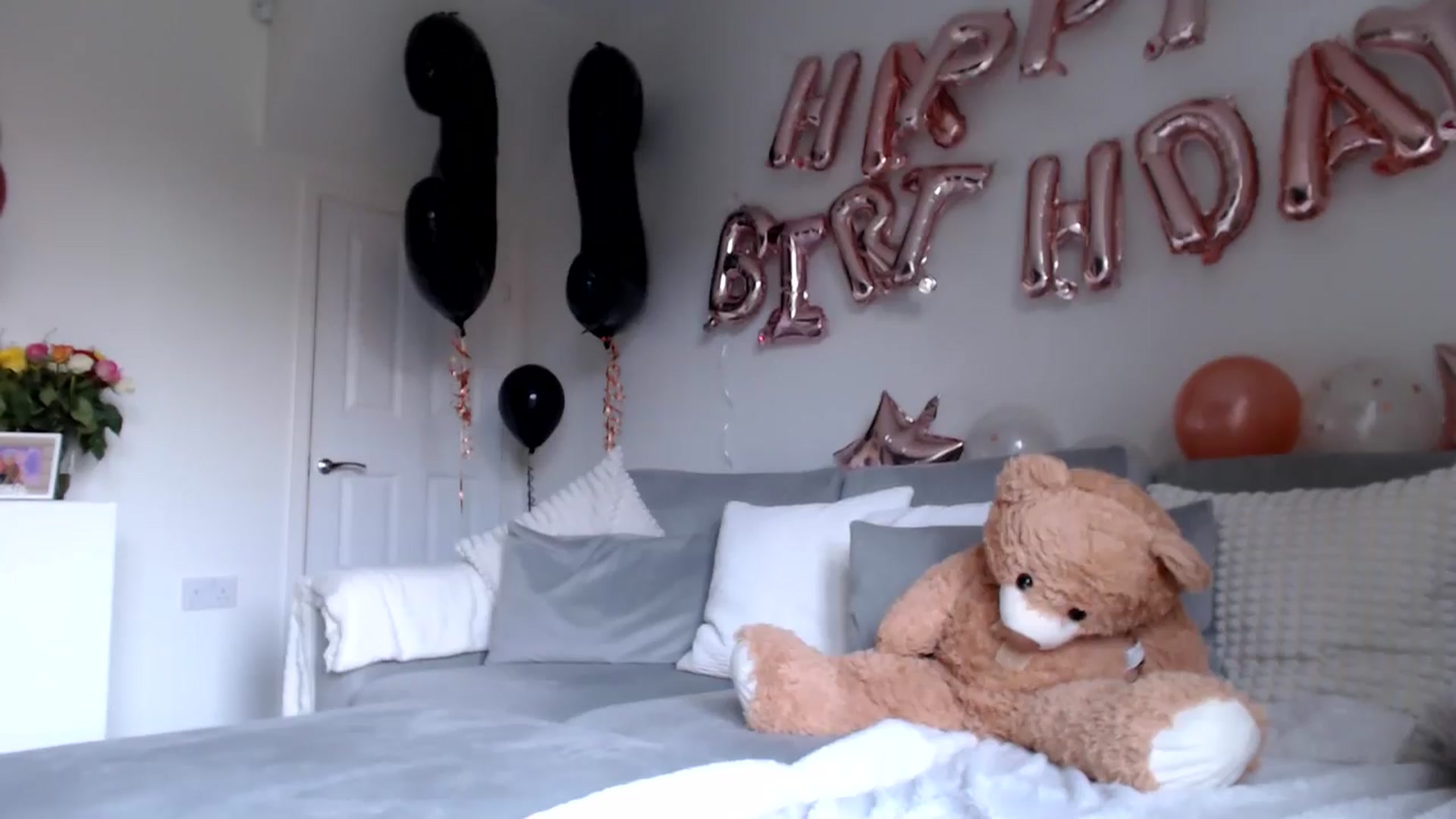 Gallery image thumbnail from LavIson's myfreecams stream on, 10/18/2024, 12:40 image 5 of 20