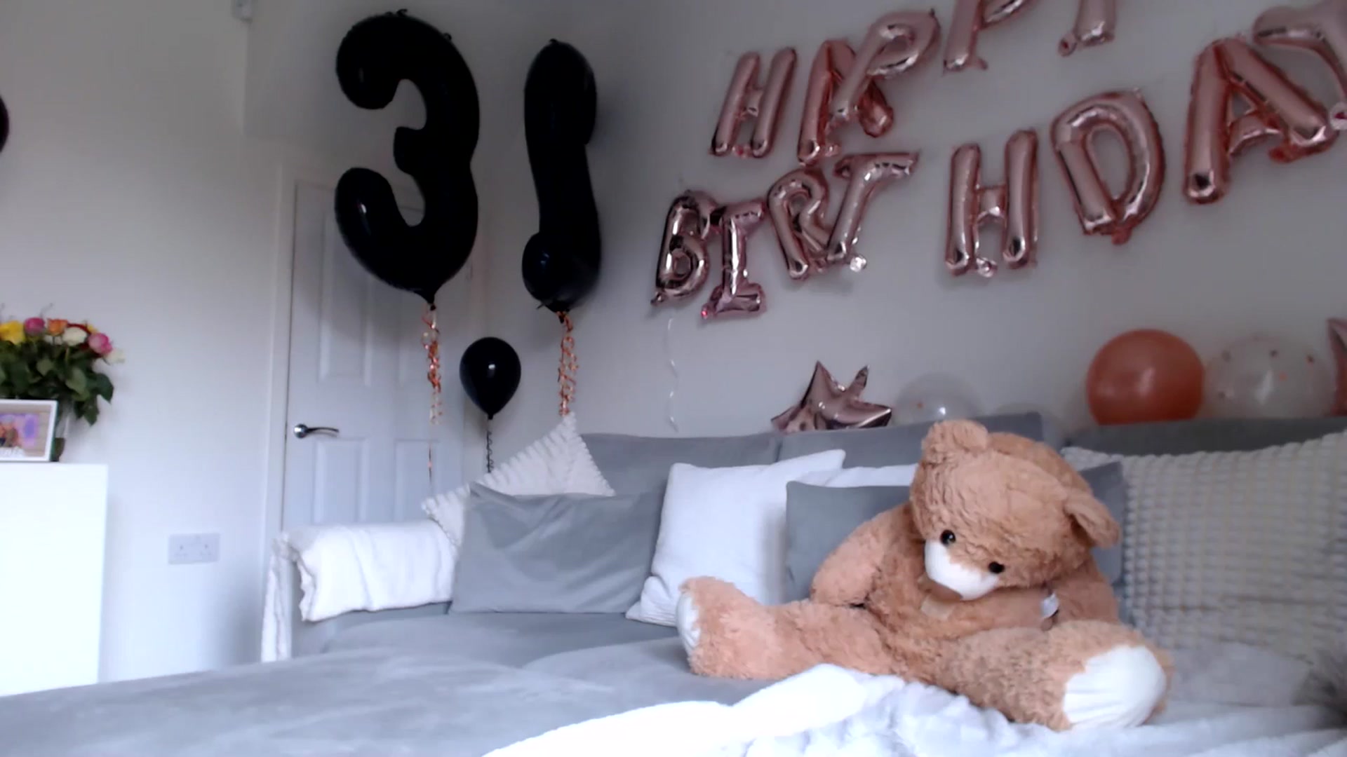 Gallery image thumbnail from LavIson's myfreecams stream on, 10/18/2024, 12:40 image 7 of 20