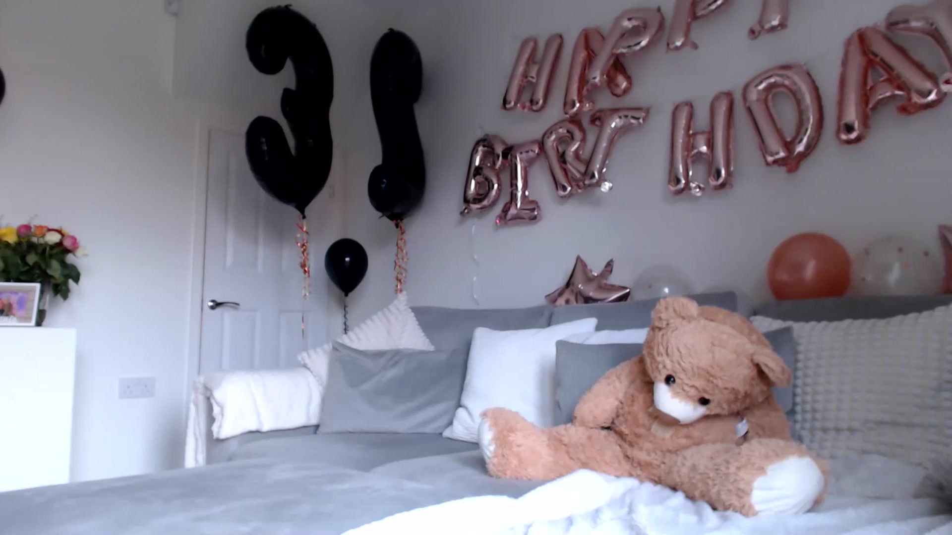 Gallery image thumbnail from LavIson's myfreecams stream on, 10/18/2024, 12:40 image 8 of 20