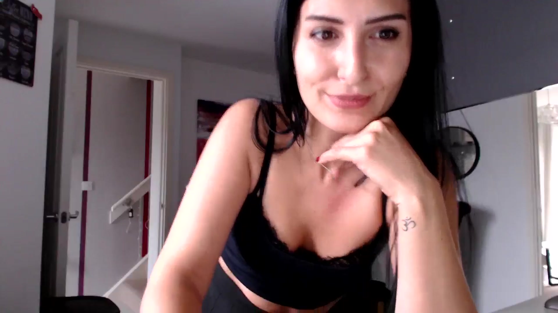 Gallery image thumbnail from LavIson's myfreecams stream on, 11/04/2024, 14:39 image 9 of 20