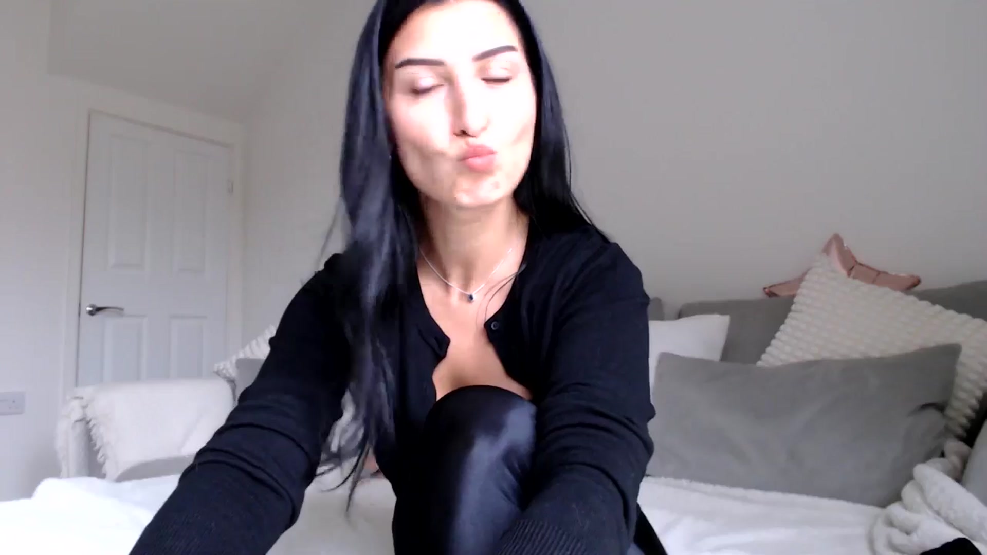 Gallery image thumbnail from LavIson's myfreecams stream on, 11/07/2024, 11:51 image 5 of 20