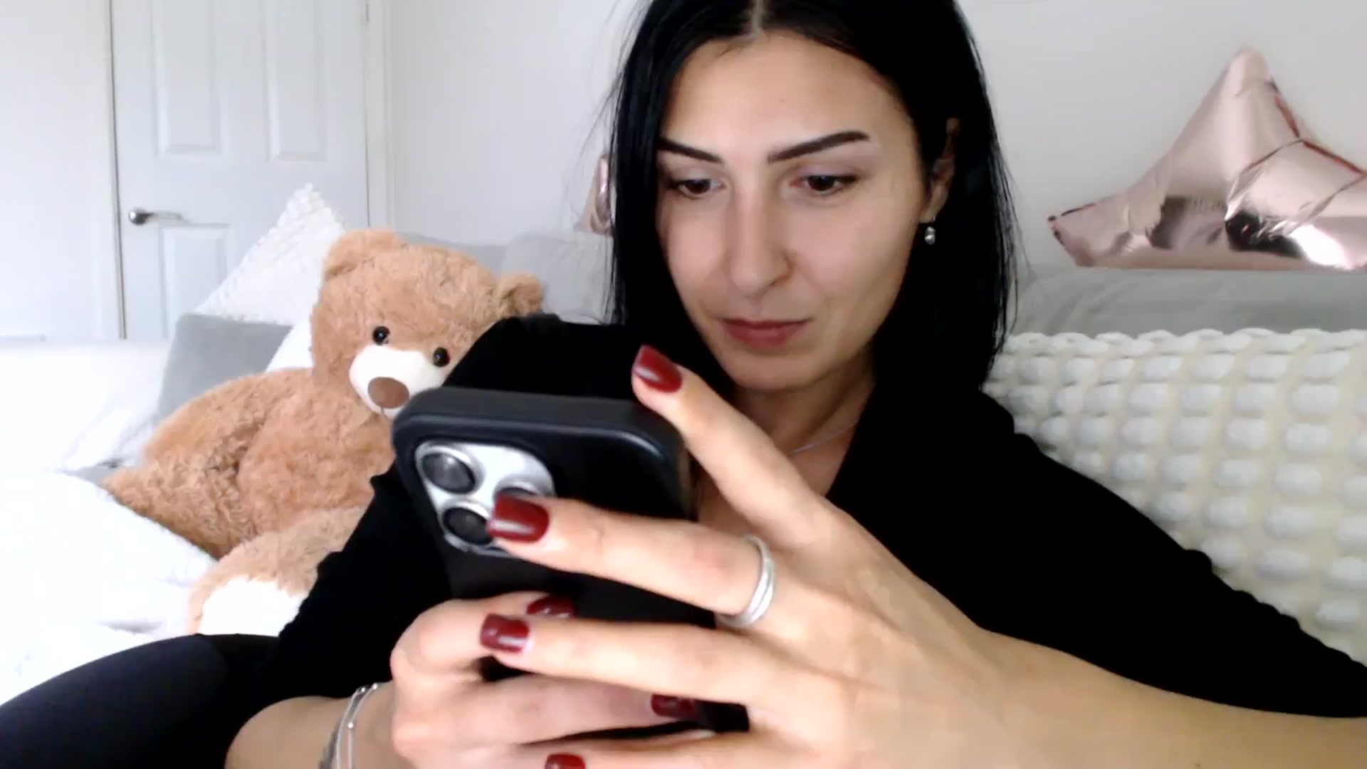 Gallery image thumbnail from LavIson's myfreecams stream on, 11/07/2024, 14:06 image 18 of 20