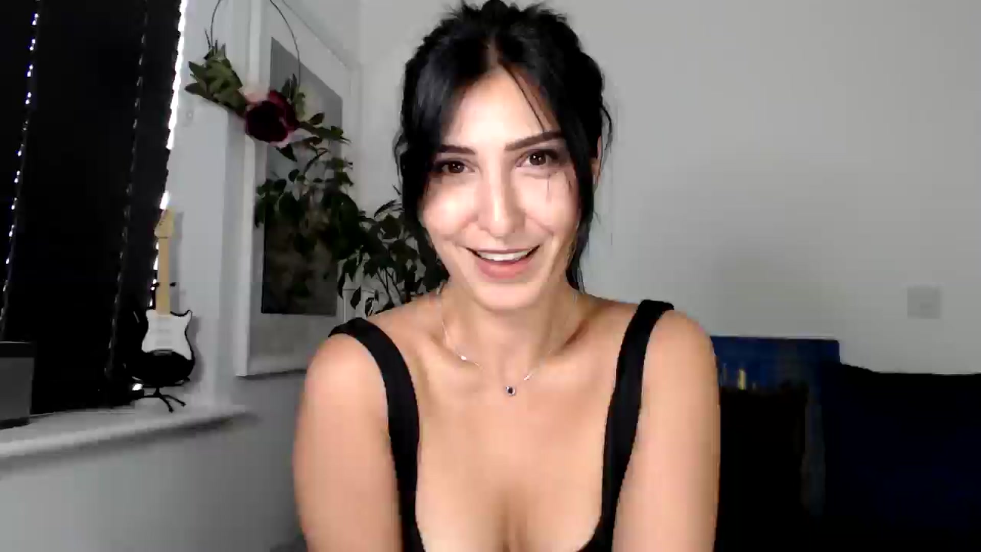 Gallery image thumbnail from LavIson's myfreecams stream on, 11/08/2024, 10:37 image 7 of 20