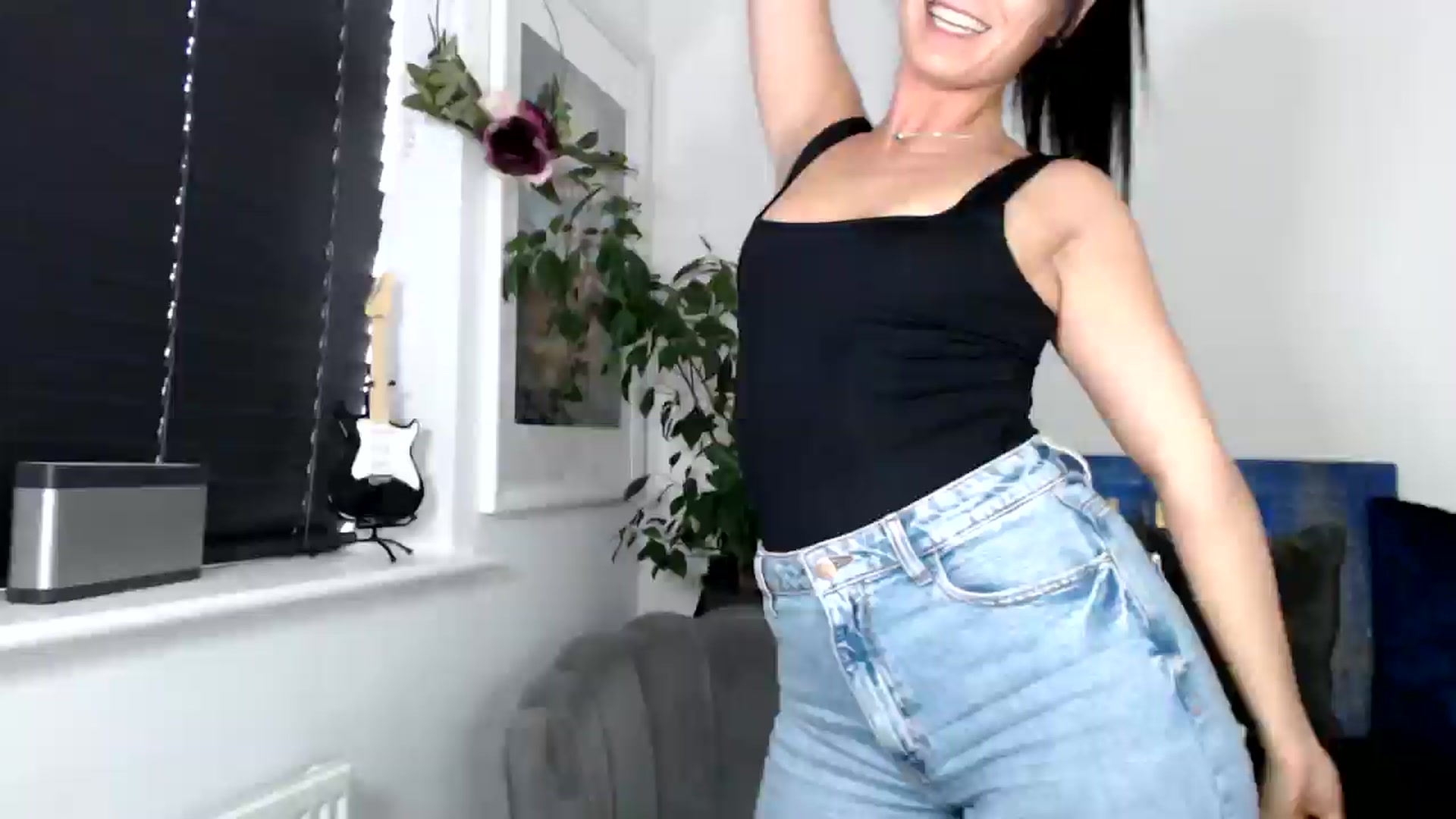 Gallery image thumbnail from LavIson's myfreecams stream on, 11/08/2024, 11:14 image 4 of 20