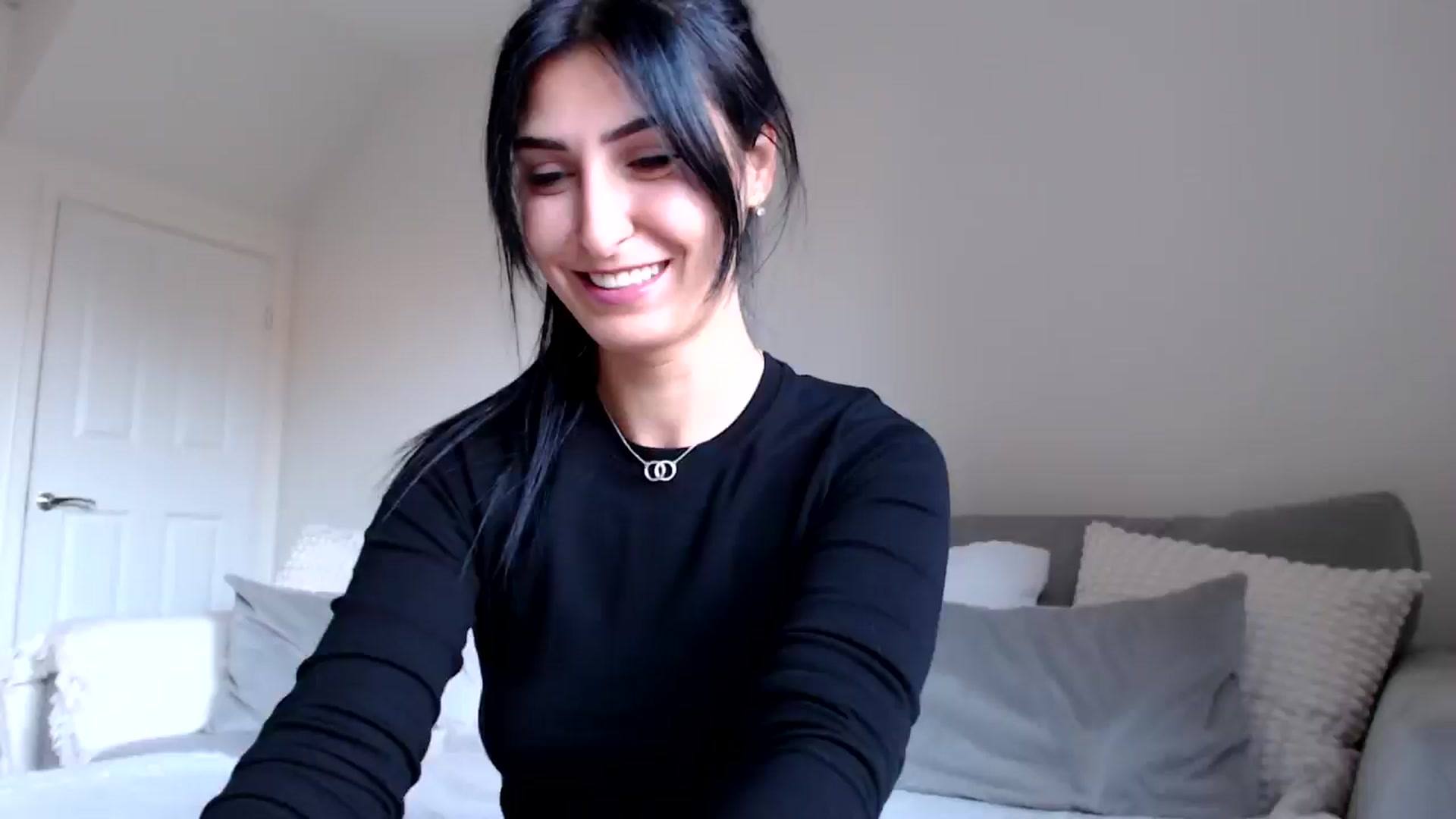 Gallery image thumbnail from LavIson's myfreecams stream on, 11/13/2024, 13:11 image 14 of 20
