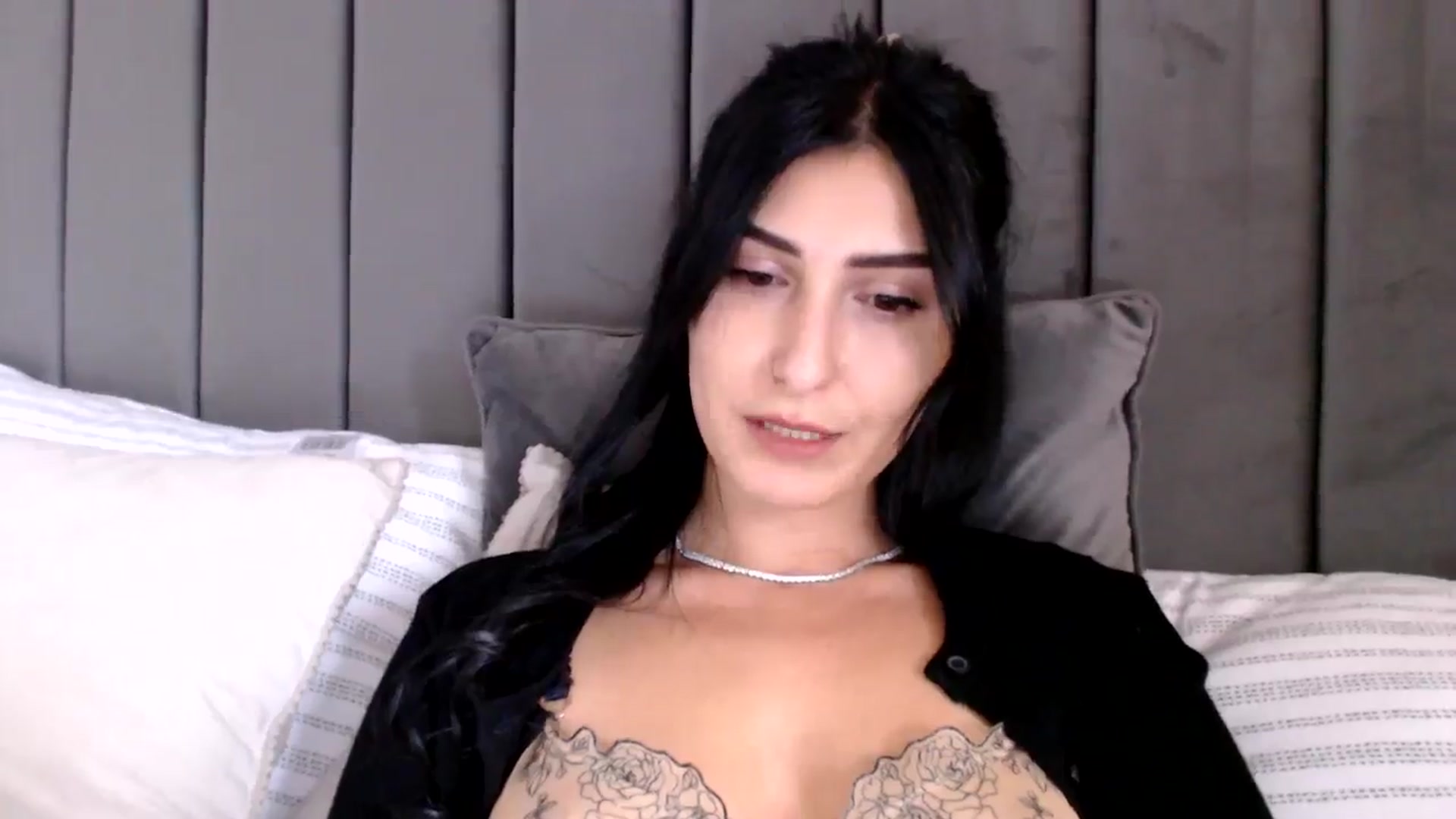 Gallery image thumbnail from LavIson's myfreecams stream on, 11/15/2024, 13:51 image 6 of 20