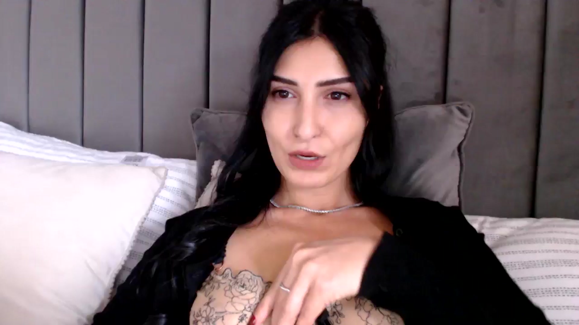 Gallery image thumbnail from LavIson's myfreecams stream on, 11/15/2024, 13:51 image 5 of 20