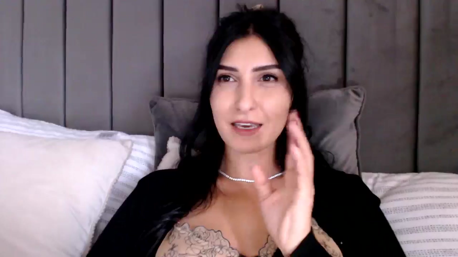 Gallery image thumbnail from LavIson's myfreecams stream on, 11/15/2024, 13:51 image 10 of 20