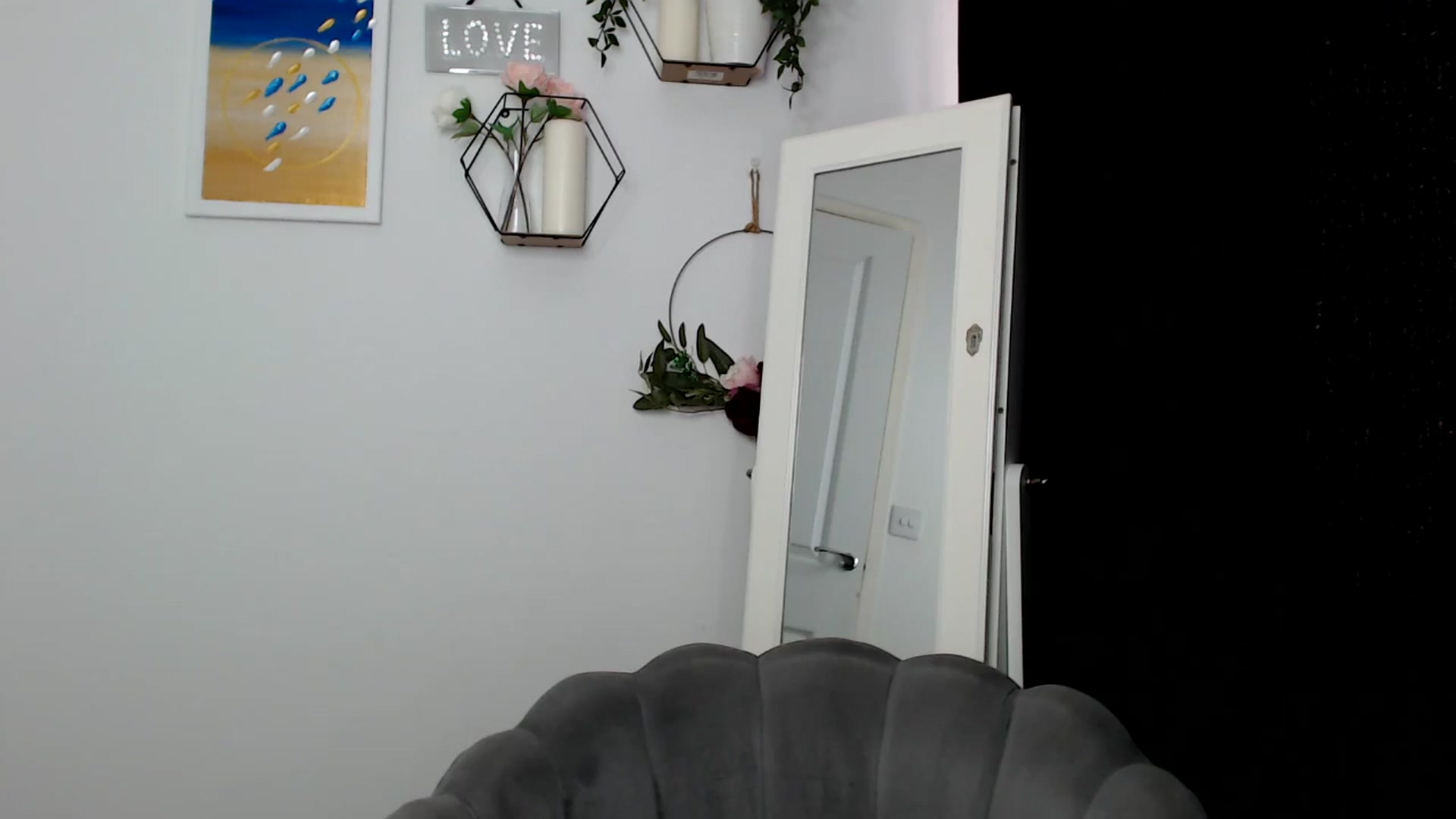 Gallery image thumbnail from LavIson's myfreecams stream on, 11/18/2024, 10:56 image 17 of 20
