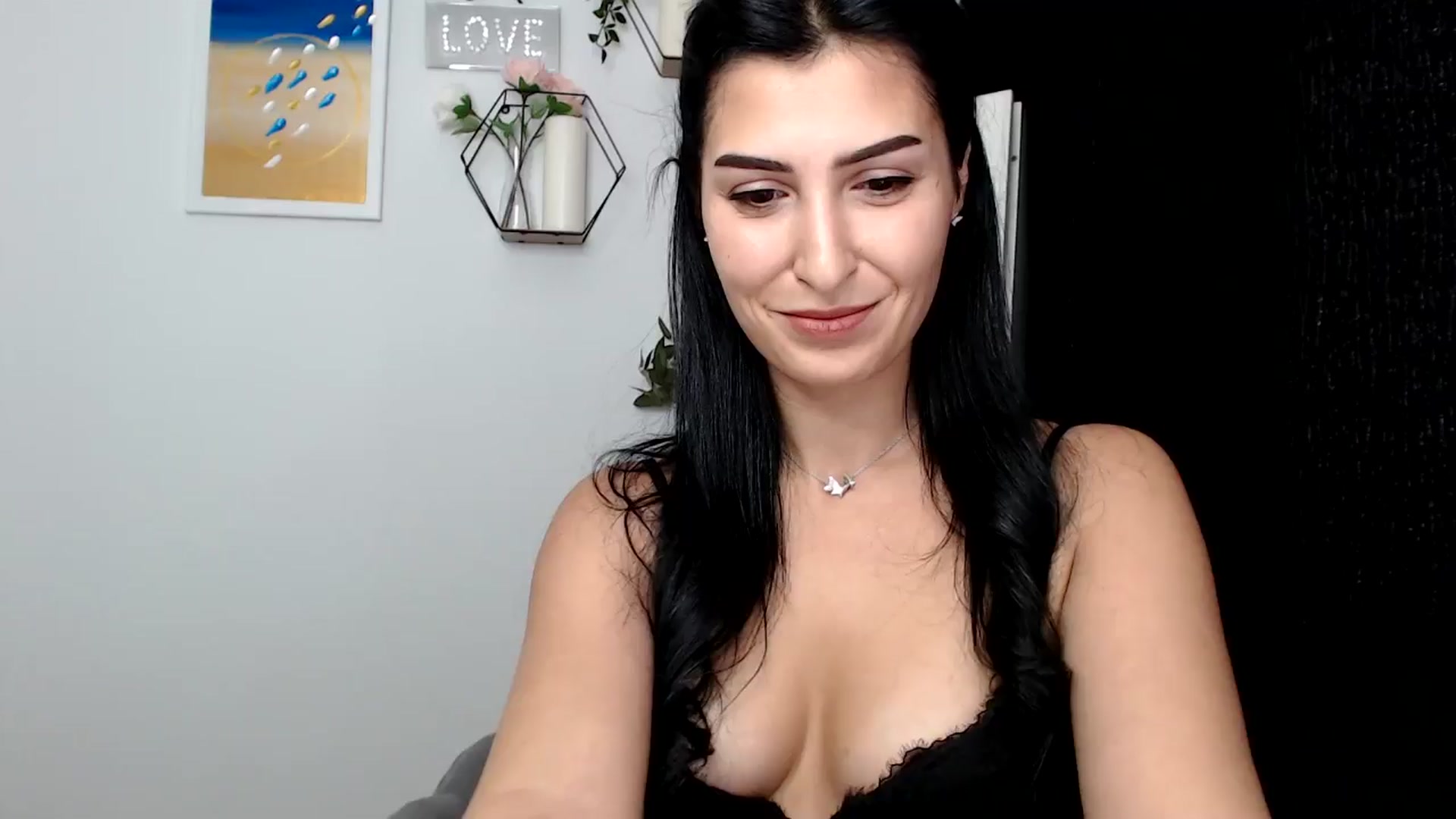Gallery image thumbnail from LavIson's myfreecams stream on, 11/18/2024, 10:56 image 18 of 20