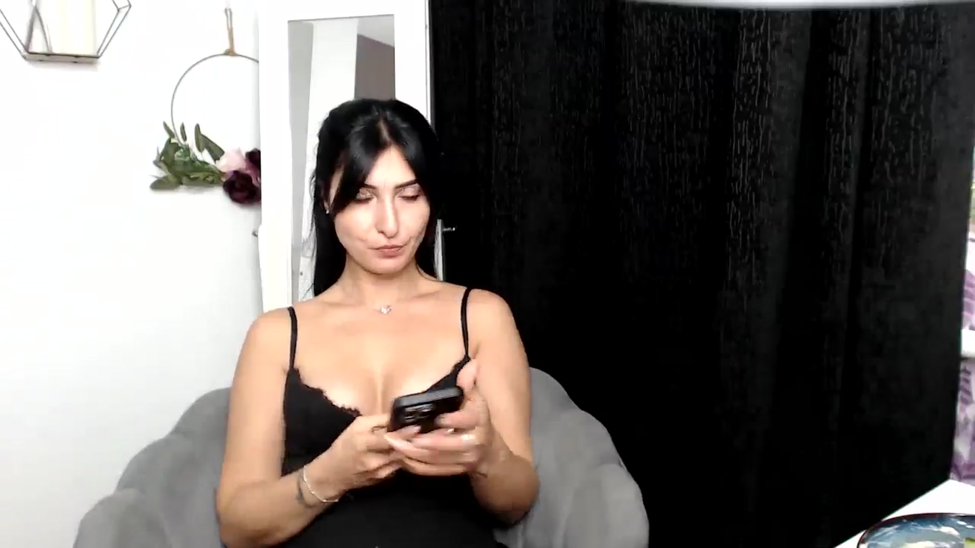 Gallery image thumbnail from LavIson's myfreecams stream on, 11/18/2024, 12:56 image 18 of 20