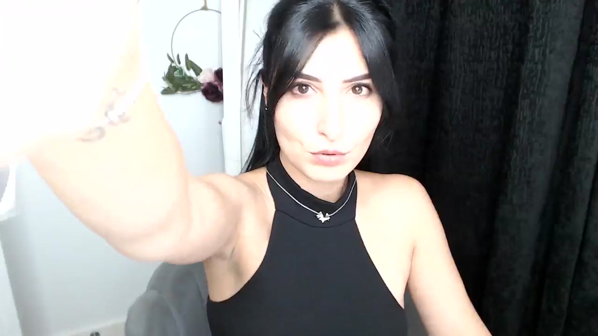 Gallery image thumbnail from LavIson's myfreecams stream on, 11/18/2024, 14:29 image 6 of 20