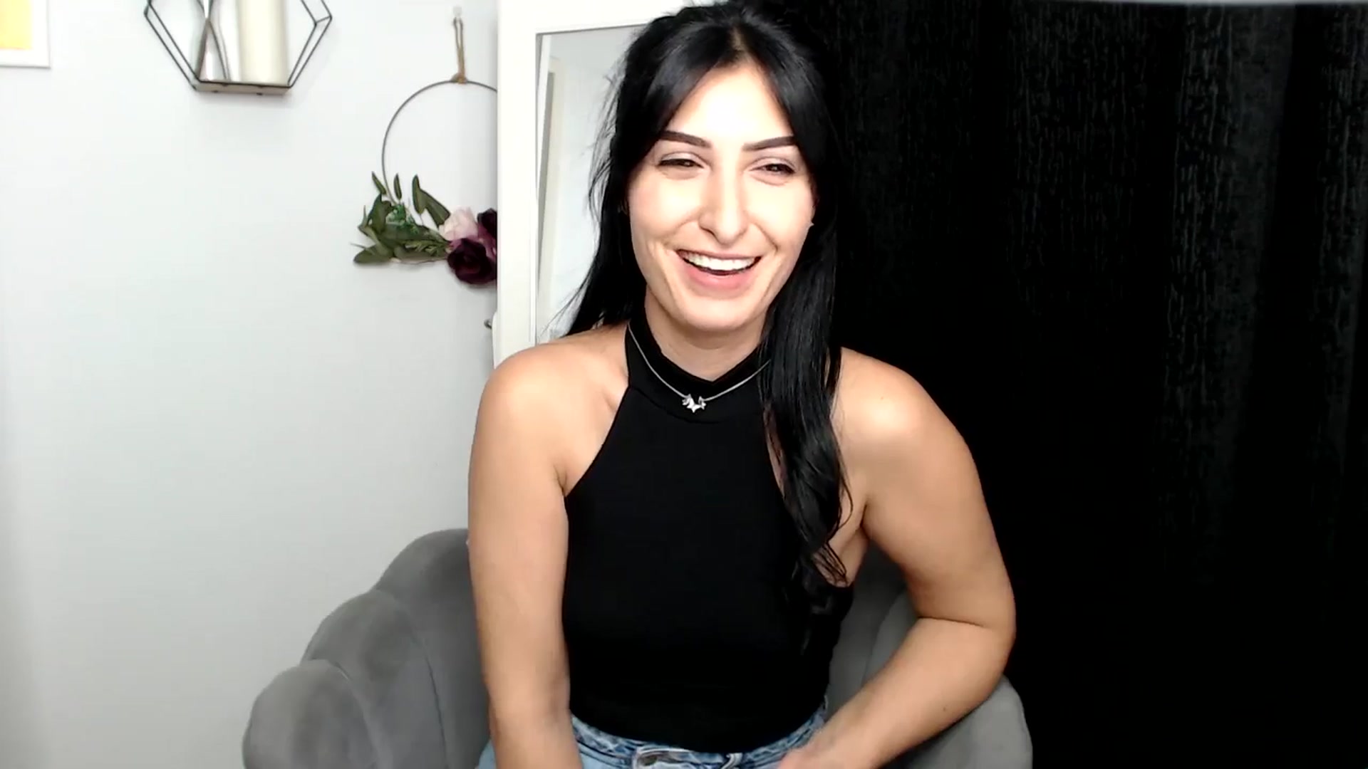 Gallery image thumbnail from LavIson's myfreecams stream on, 11/18/2024, 14:29 image 4 of 20