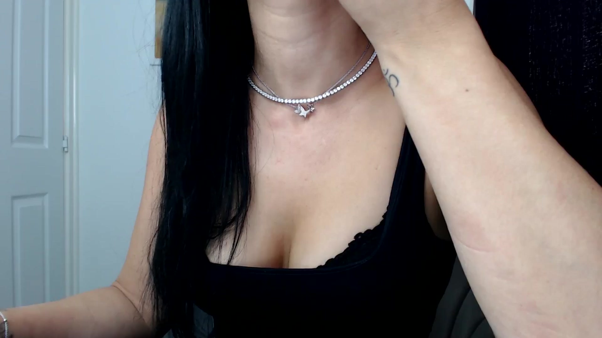 Gallery image thumbnail from LavIson's myfreecams stream on, 11/21/2024, 13:43 image 16 of 20
