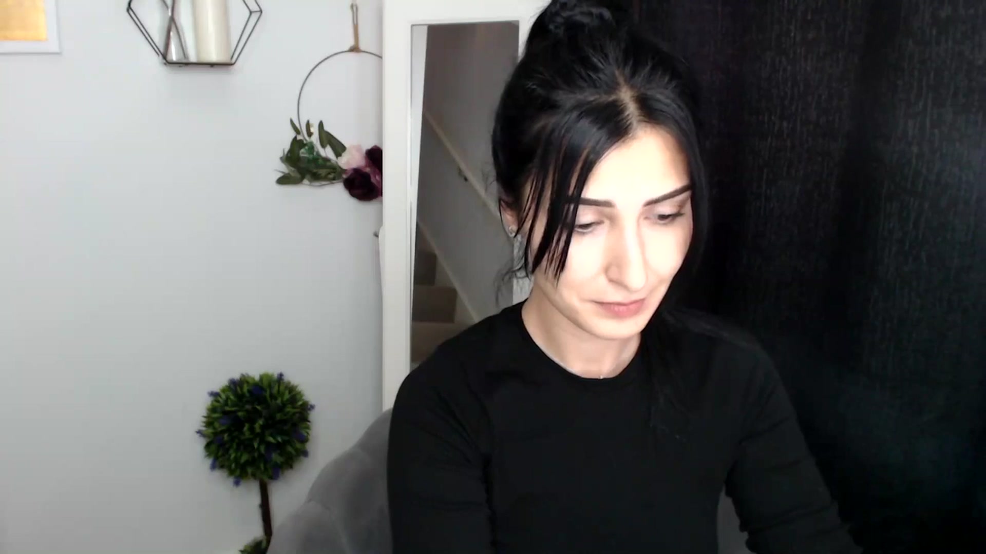 Gallery image thumbnail from LavIson's myfreecams stream on, 11/25/2024, 15:13 image 18 of 20