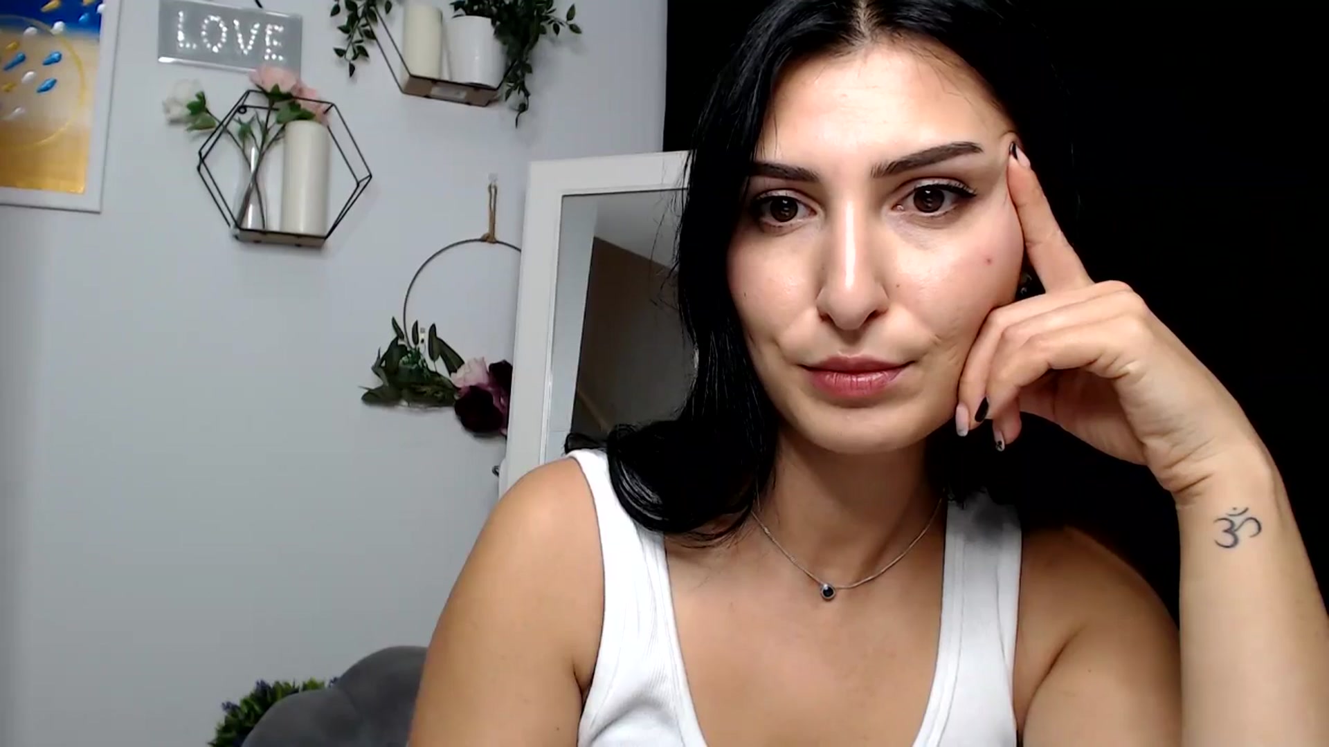 Gallery image thumbnail from LavIson's myfreecams stream on, 12/02/2024, 12:33 image 18 of 20