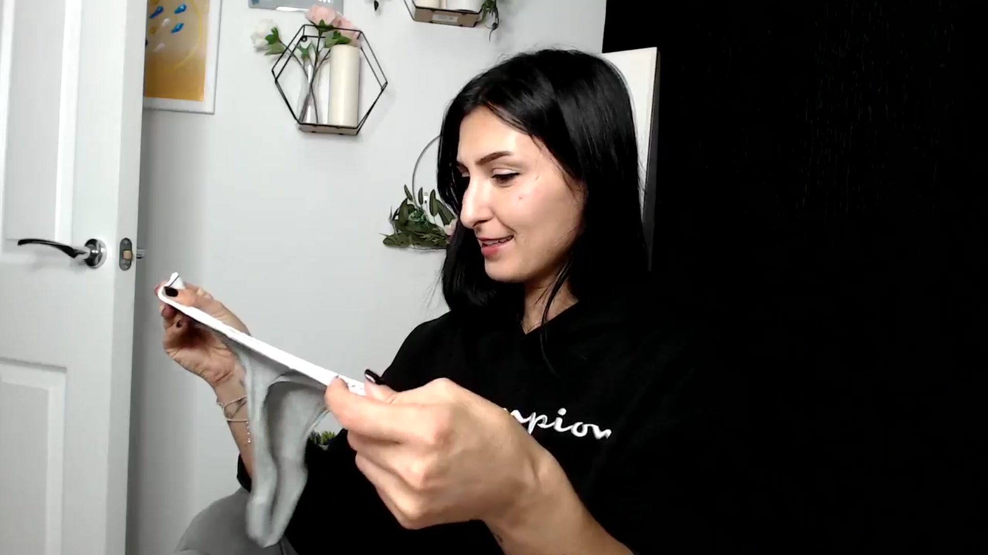 Gallery image thumbnail from LavIson's myfreecams stream on, 12/02/2024, 15:42 image 3 of 20