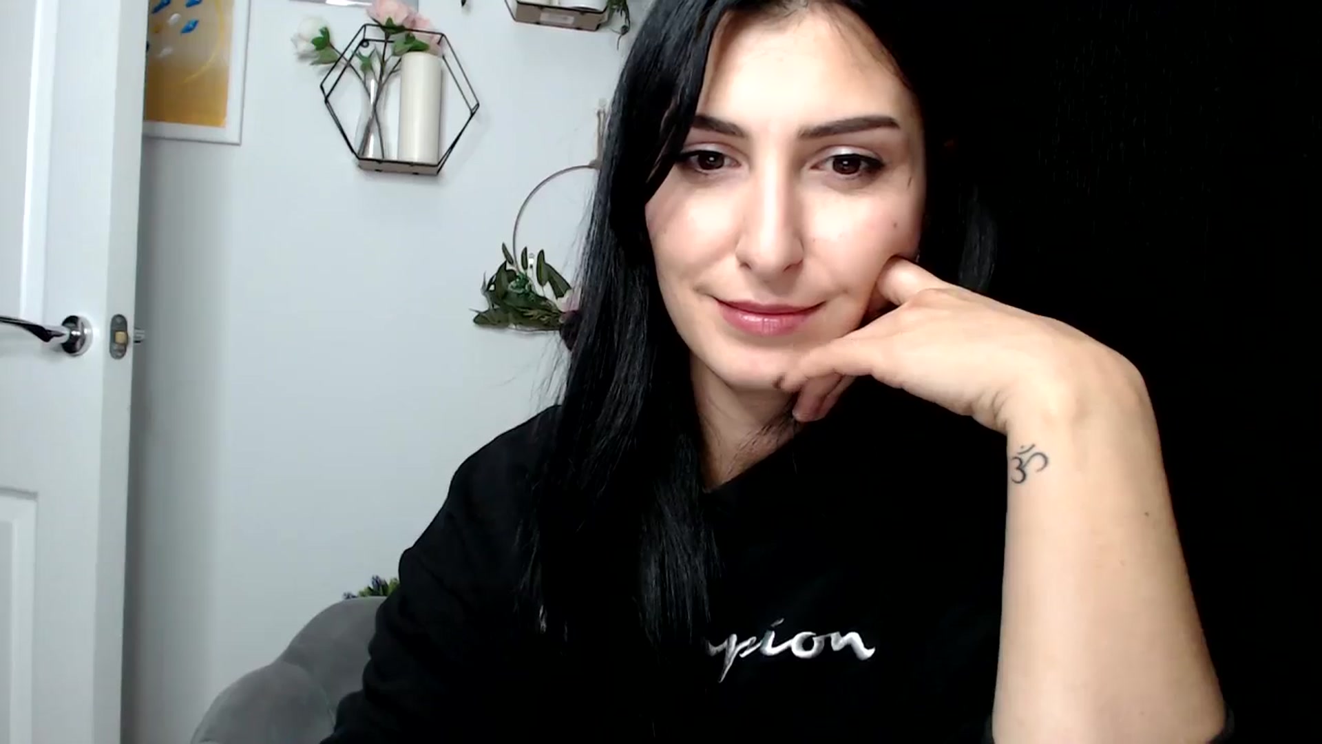 Gallery image thumbnail from LavIson's myfreecams stream on, 12/02/2024, 15:42 image 11 of 20