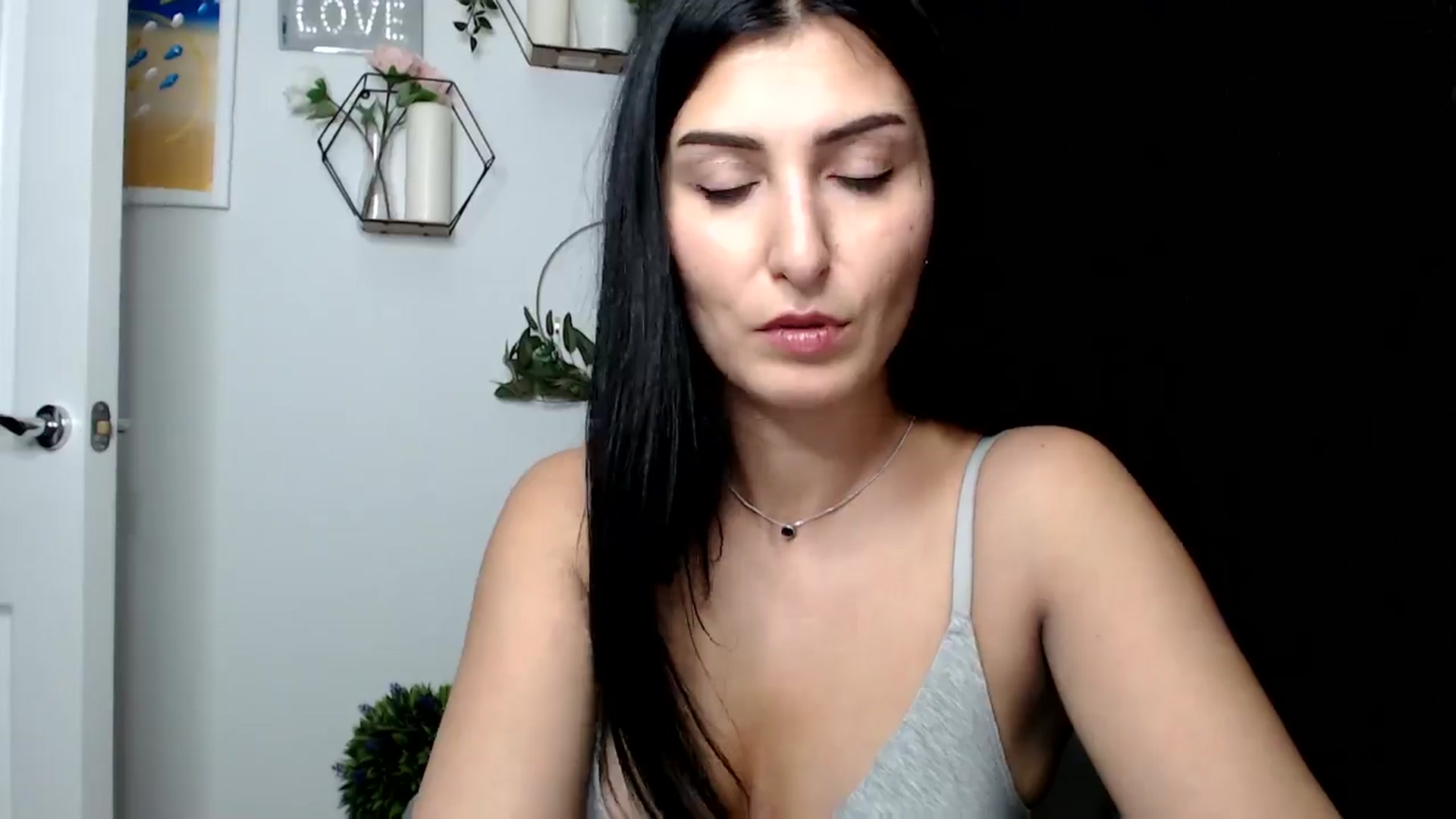 Gallery image thumbnail from LavIson's myfreecams stream on, 12/02/2024, 16:14 image 6 of 20