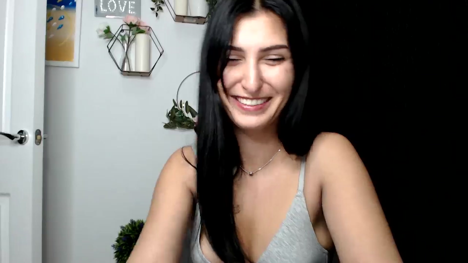 Gallery image thumbnail from LavIson's myfreecams stream on, 12/02/2024, 16:14 image 18 of 20
