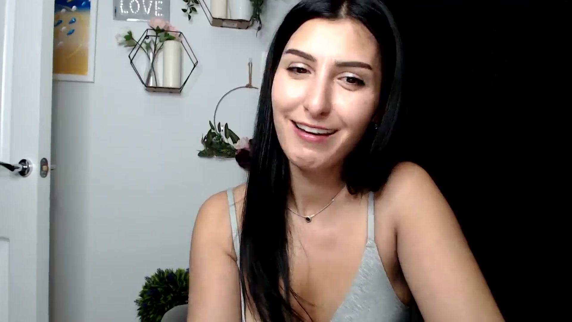 Gallery image thumbnail from LavIson's myfreecams stream on, 12/02/2024, 16:14 image 15 of 20