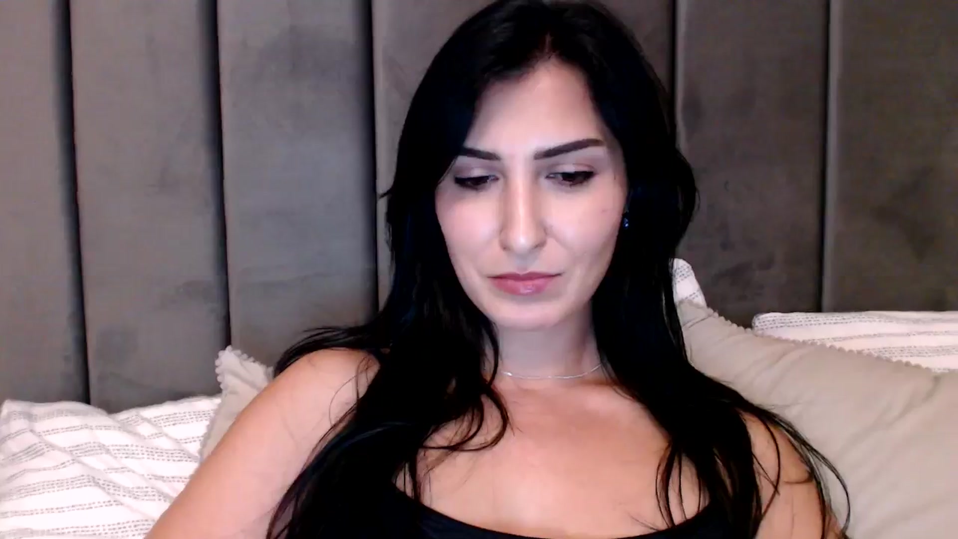 Gallery image thumbnail from LavIson's myfreecams stream on, 12/04/2024, 15:45 image 14 of 20