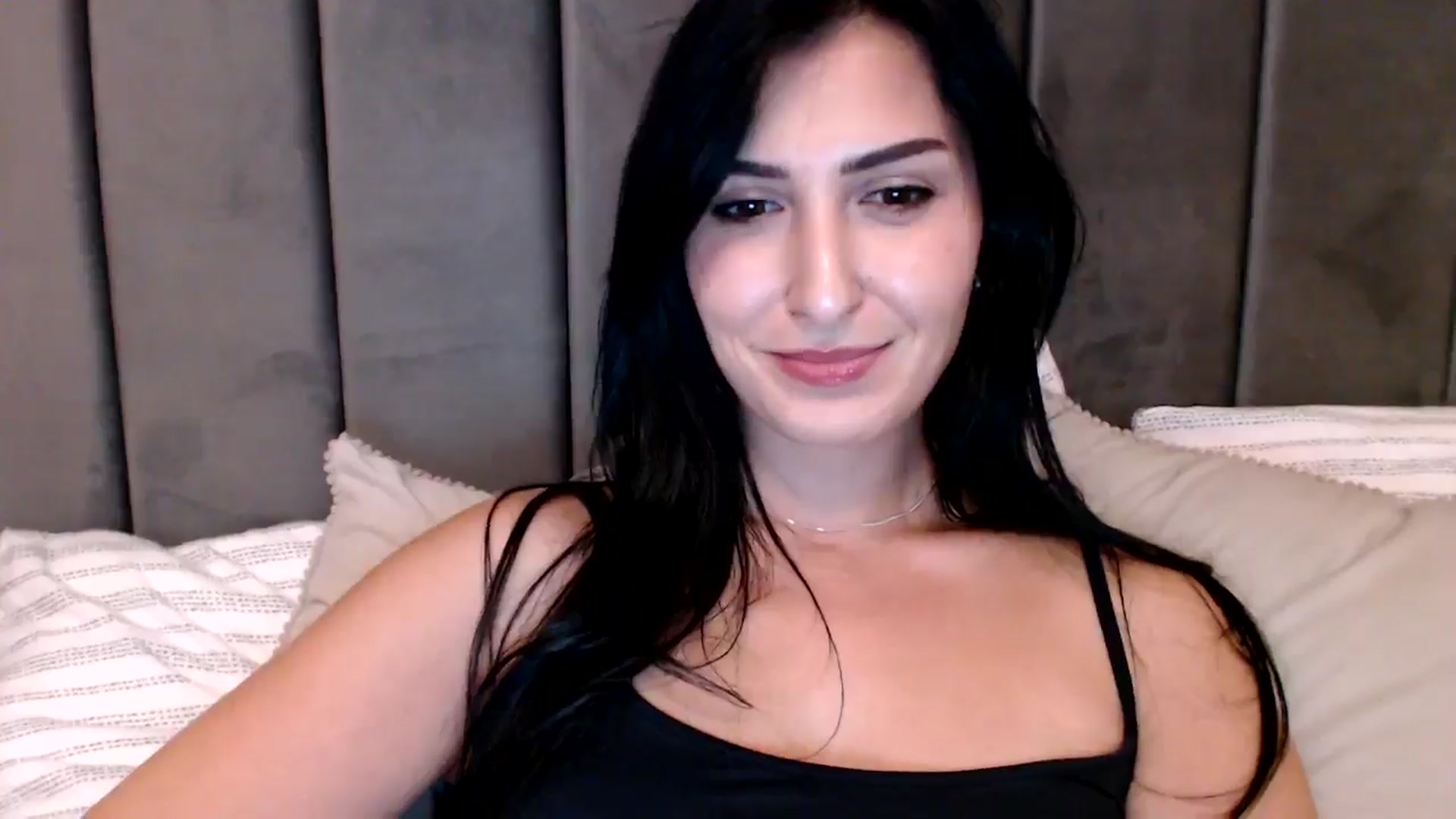 Gallery image thumbnail from LavIson's myfreecams stream on, 12/04/2024, 15:45 image 20 of 20