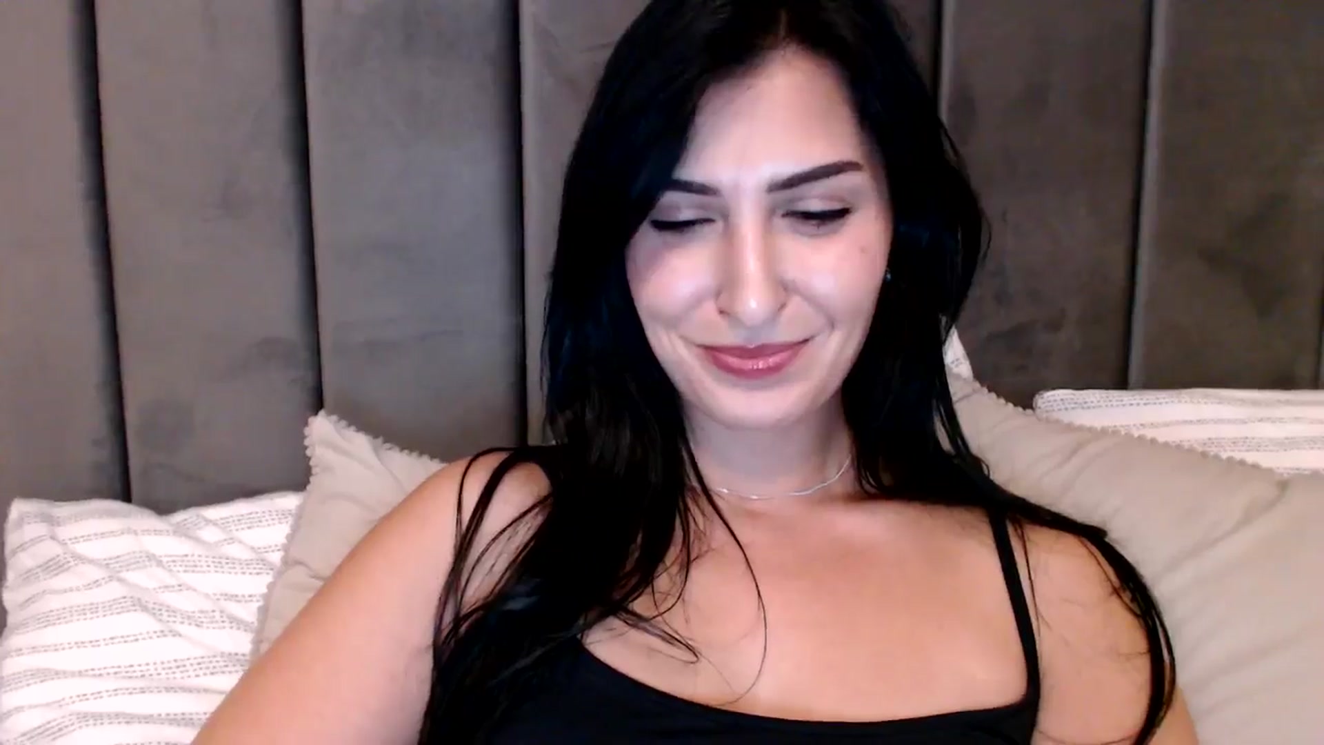 Gallery image thumbnail from LavIson's myfreecams stream on, 12/04/2024, 15:45 image 19 of 20