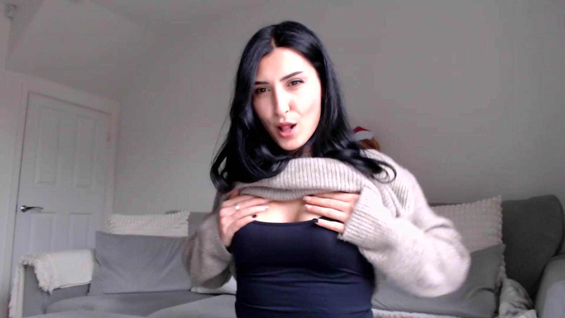 Gallery image thumbnail from LavIson's myfreecams stream on, 12/11/2024, 13:35 image 7 of 20