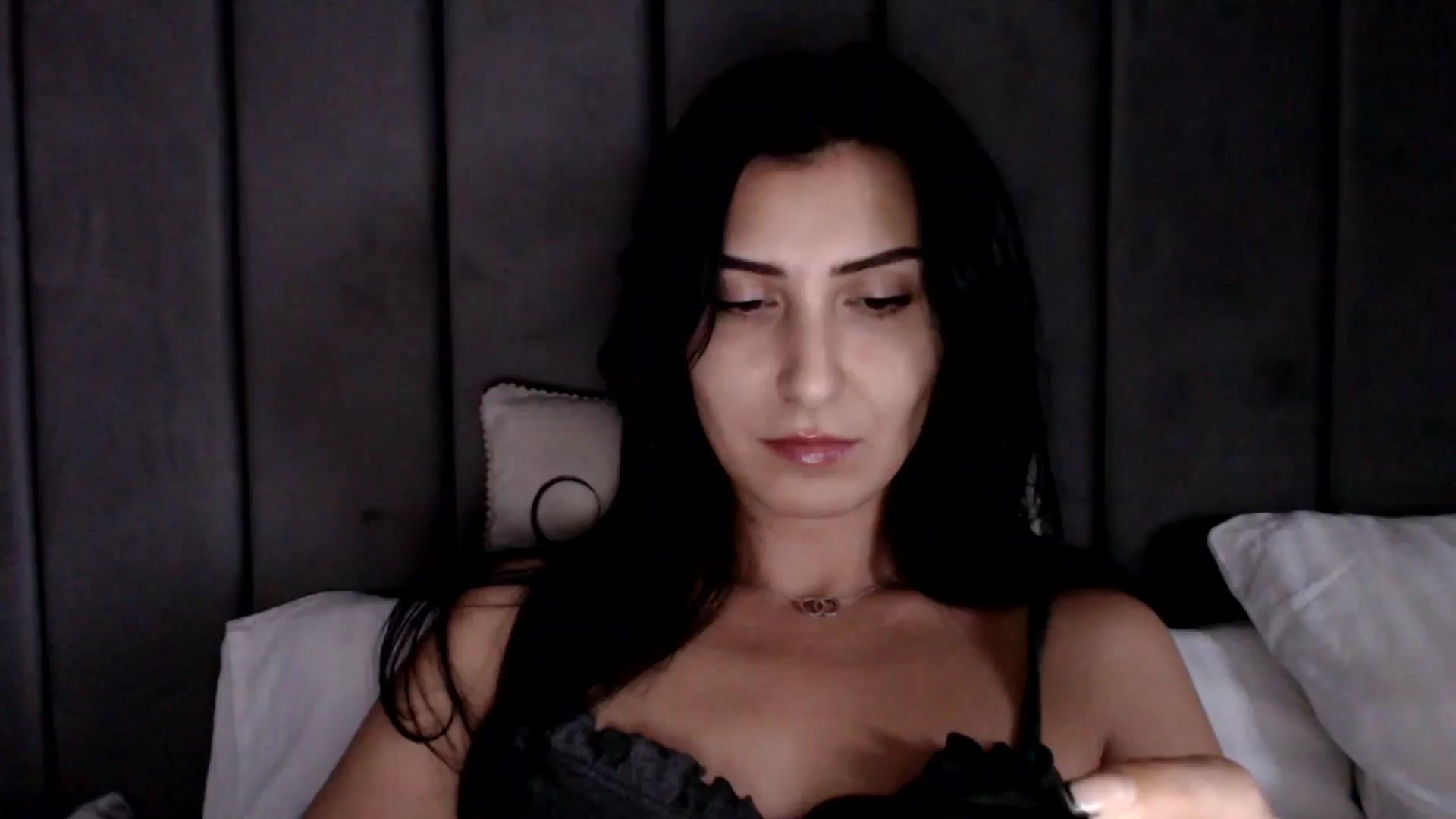 Gallery image thumbnail from LavIson's myfreecams stream on, 12/12/2024, 12:07 image 1 of 20