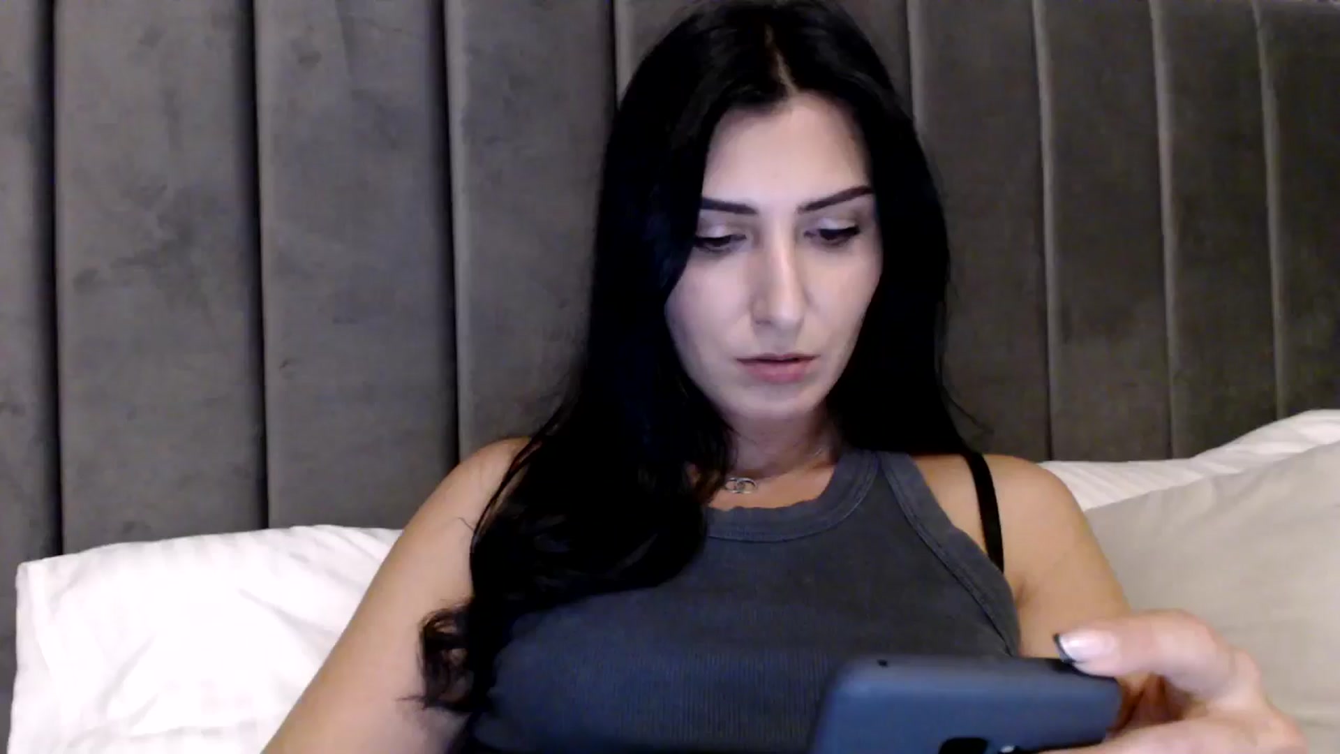 Gallery image thumbnail from LavIson's myfreecams stream on, 12/12/2024, 17:10 image 14 of 20