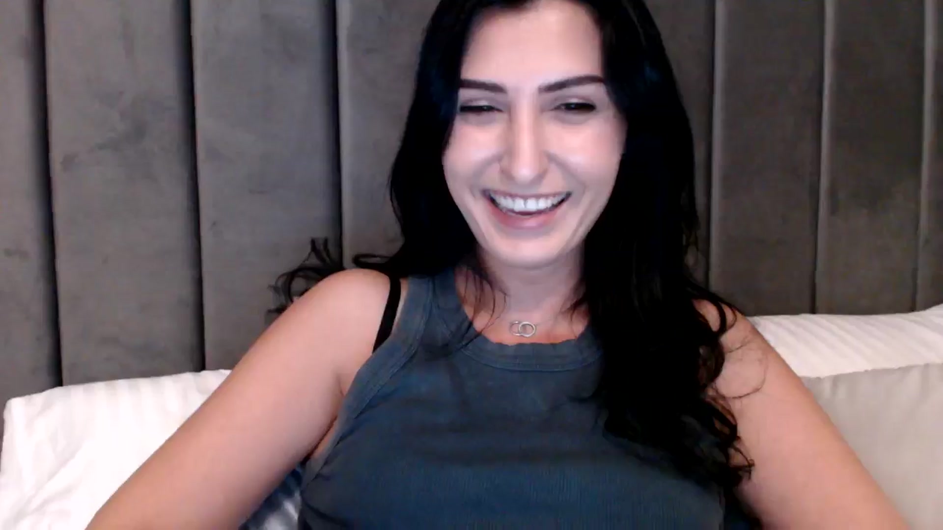 Gallery image thumbnail from LavIson's myfreecams stream on, 12/12/2024, 17:10 image 19 of 20