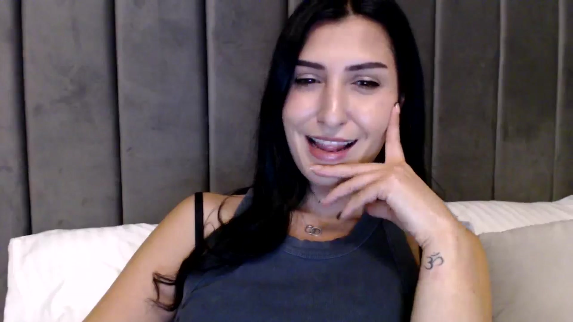 Gallery image thumbnail from LavIson's myfreecams stream on, 12/12/2024, 17:10 image 7 of 20