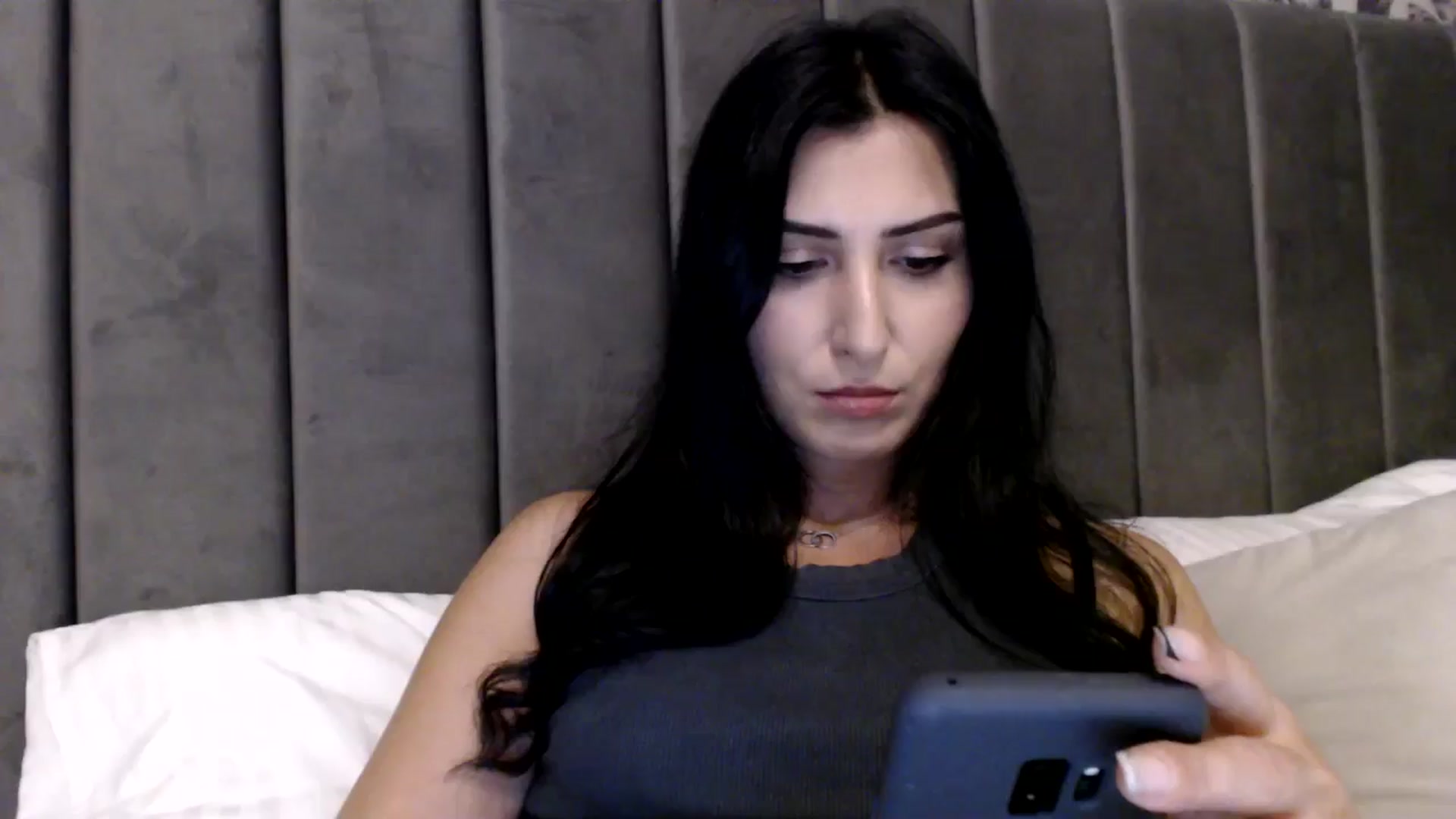 Gallery image thumbnail from LavIson's myfreecams stream on, 12/12/2024, 17:10 image 13 of 20