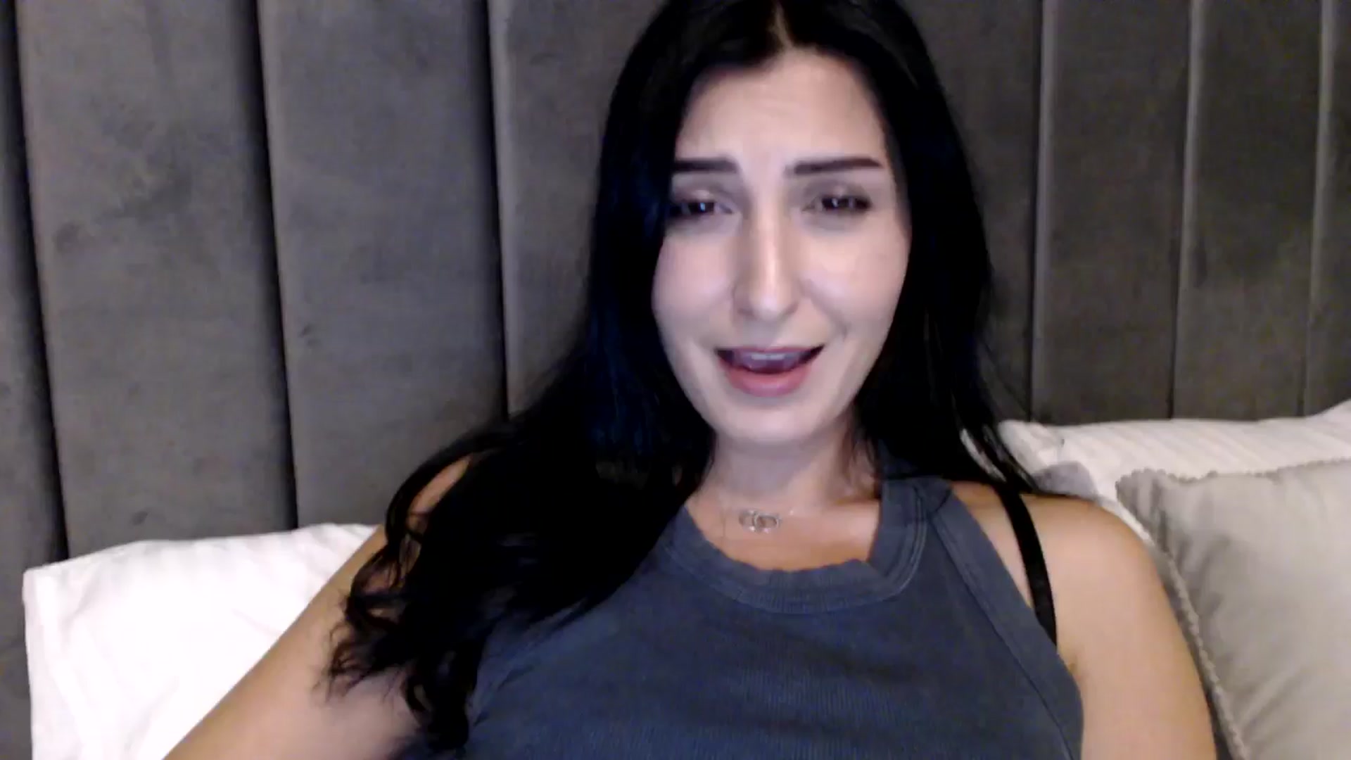 Gallery image thumbnail from LavIson's myfreecams stream on, 12/12/2024, 17:10 image 3 of 20