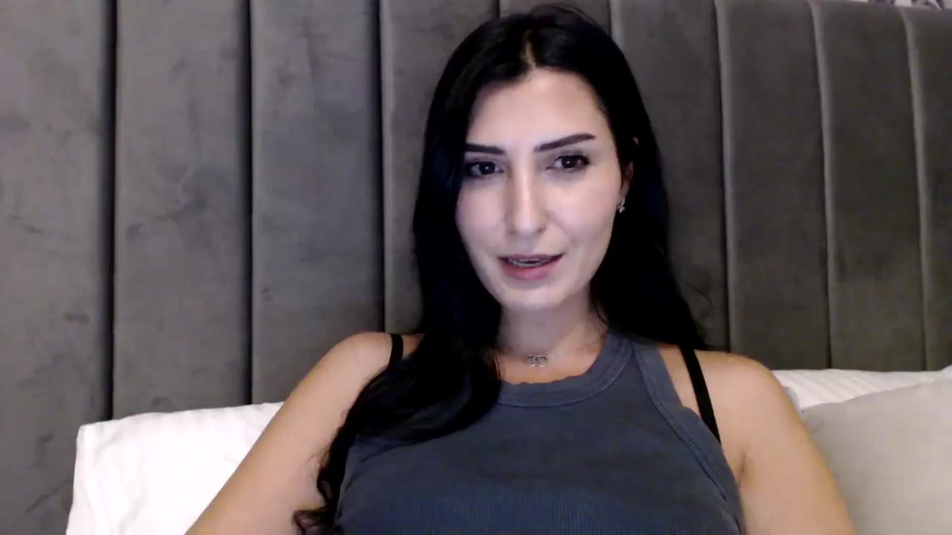 Gallery image thumbnail from LavIson's myfreecams stream on, 12/12/2024, 17:10 image 5 of 20