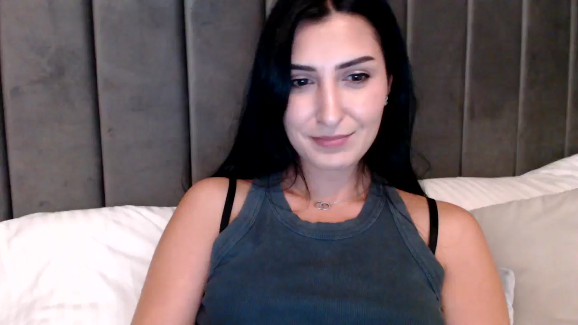 Gallery image thumbnail from LavIson's myfreecams stream on, 12/12/2024, 17:10 image 17 of 20