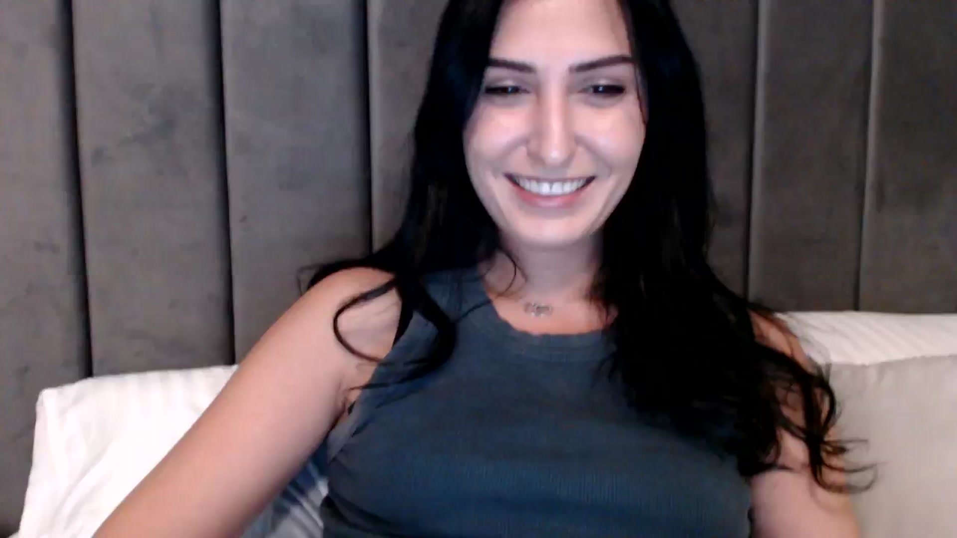 Gallery image thumbnail from LavIson's myfreecams stream on, 12/12/2024, 17:10 image 18 of 20
