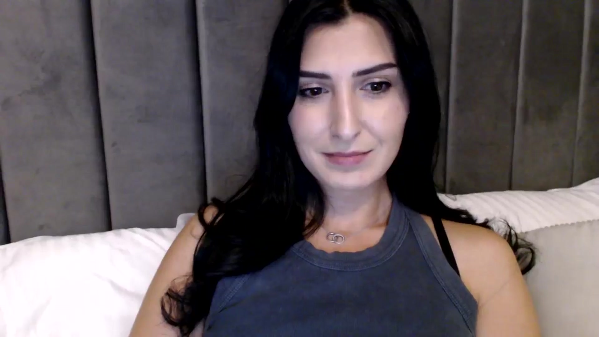 Gallery image thumbnail from LavIson's myfreecams stream on, 12/12/2024, 17:10 image 9 of 20
