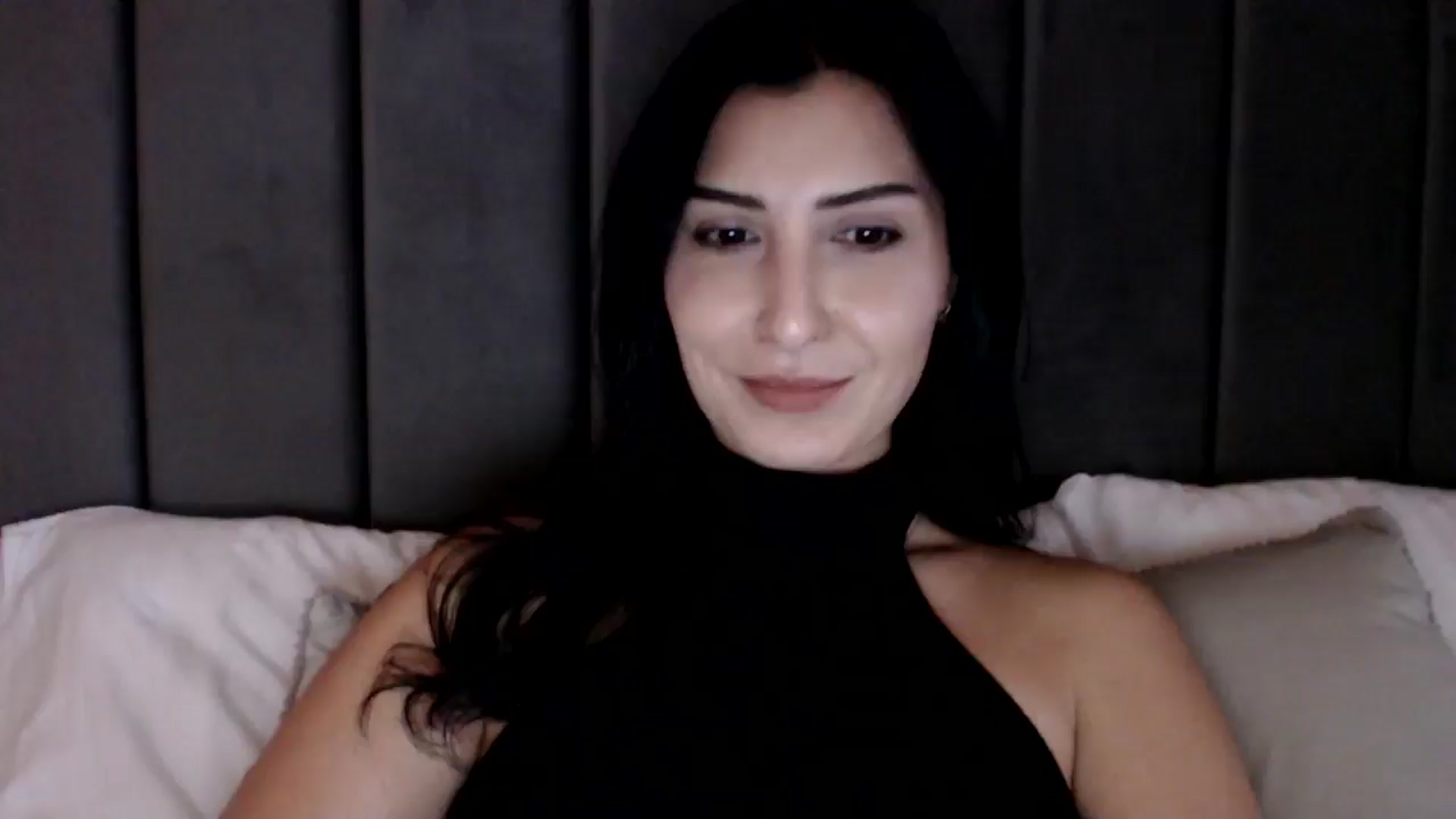 Gallery image thumbnail from LavIson's myfreecams stream on, 12/13/2024, 11:55 image 15 of 20