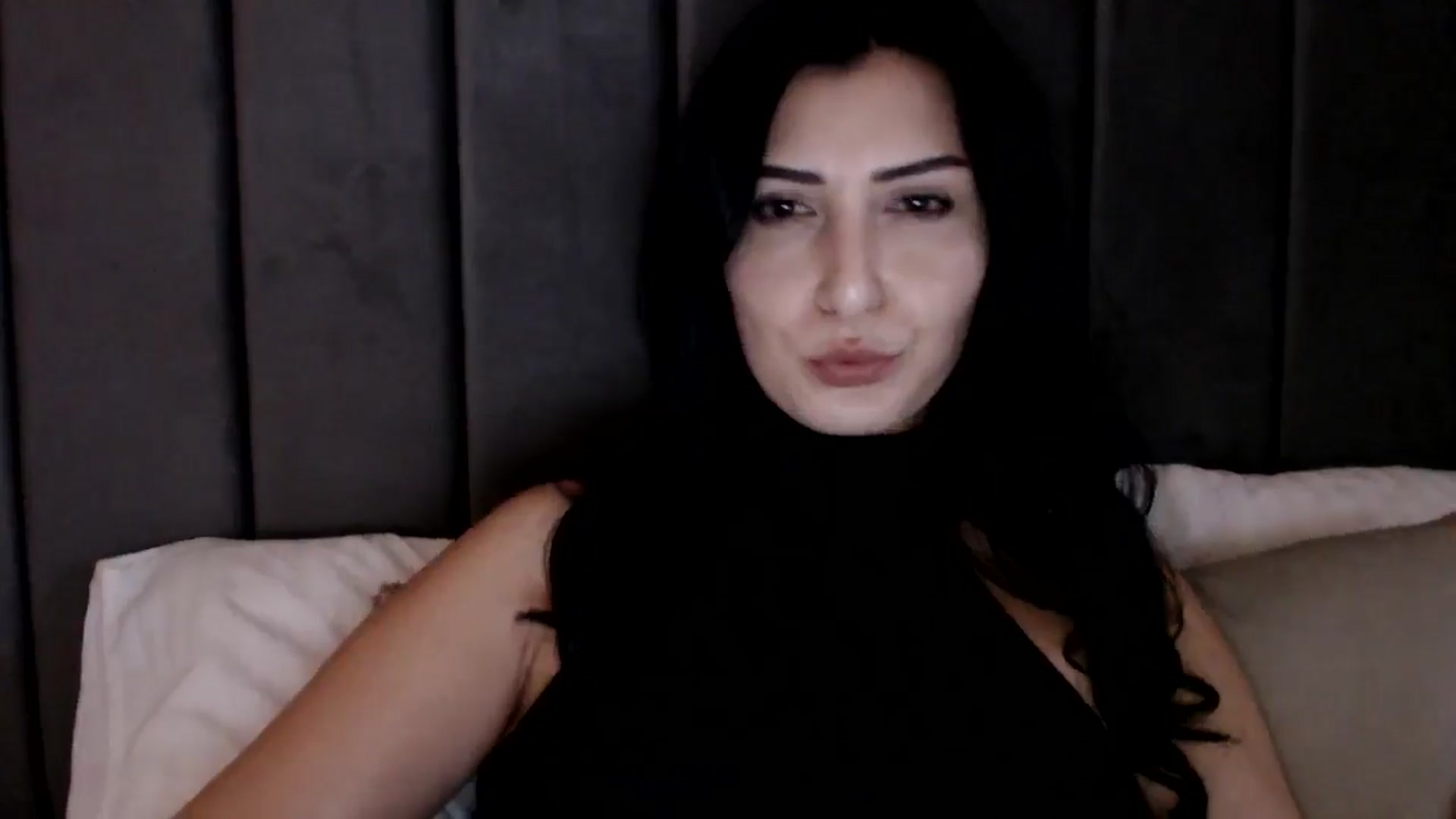 Gallery image thumbnail from LavIson's myfreecams stream on, 12/13/2024, 13:14 image 3 of 20