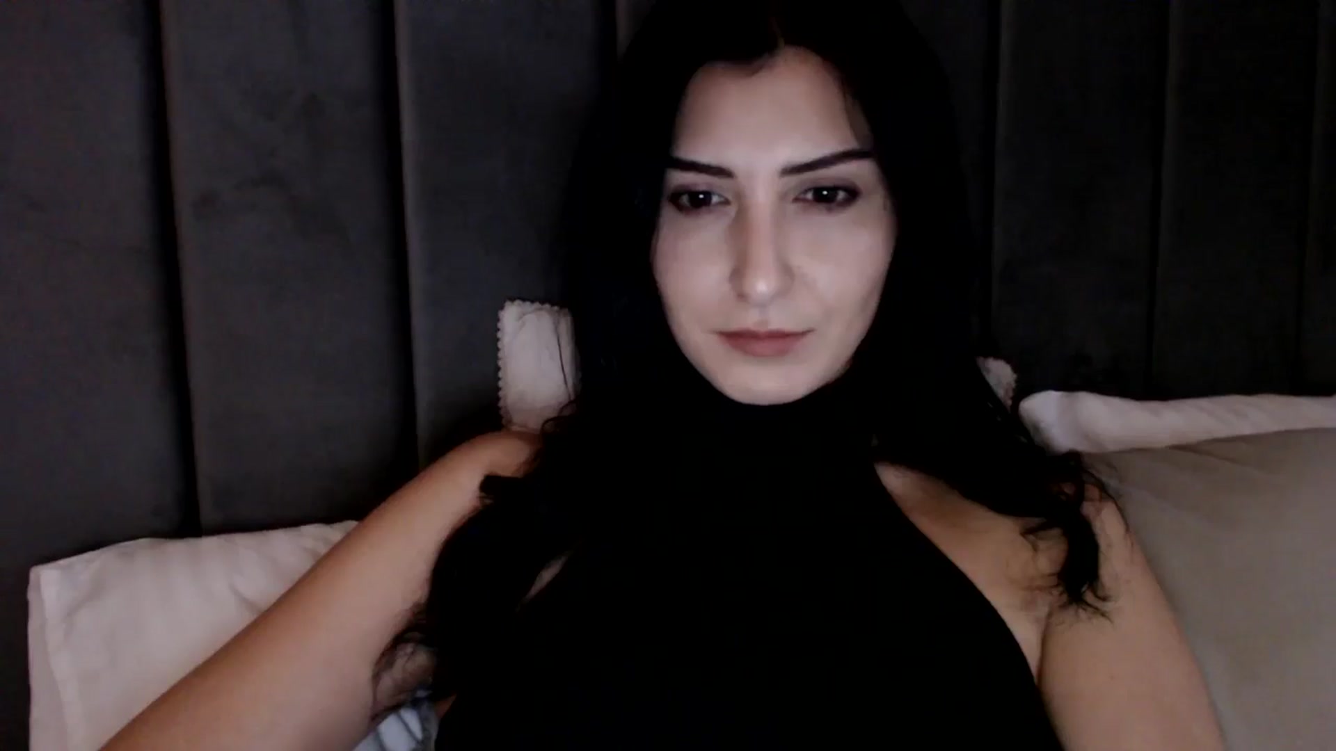 Gallery image thumbnail from LavIson's myfreecams stream on, 12/13/2024, 13:14 image 12 of 20