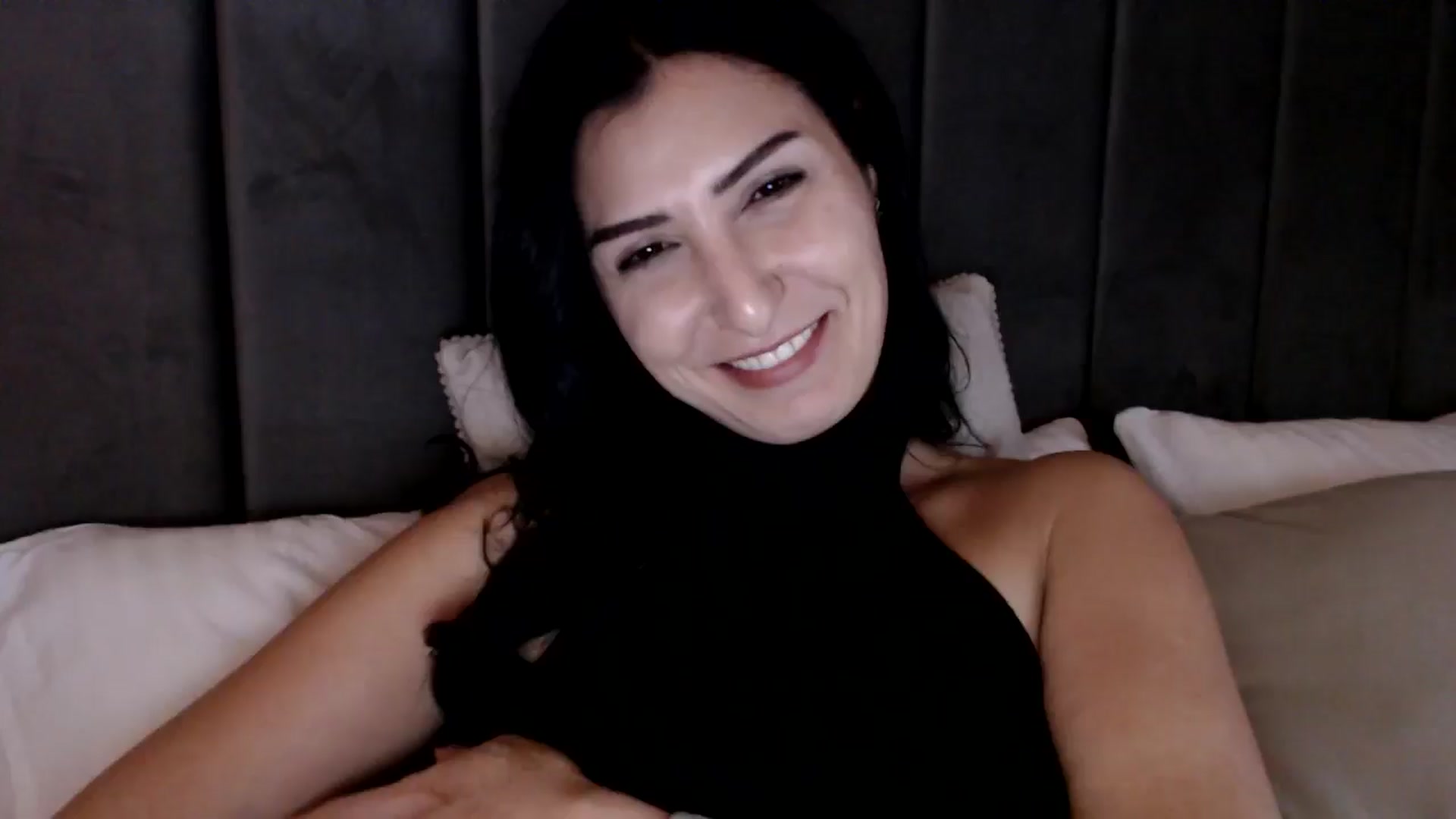 Gallery image thumbnail from LavIson's myfreecams stream on, 12/13/2024, 13:22 image 6 of 20
