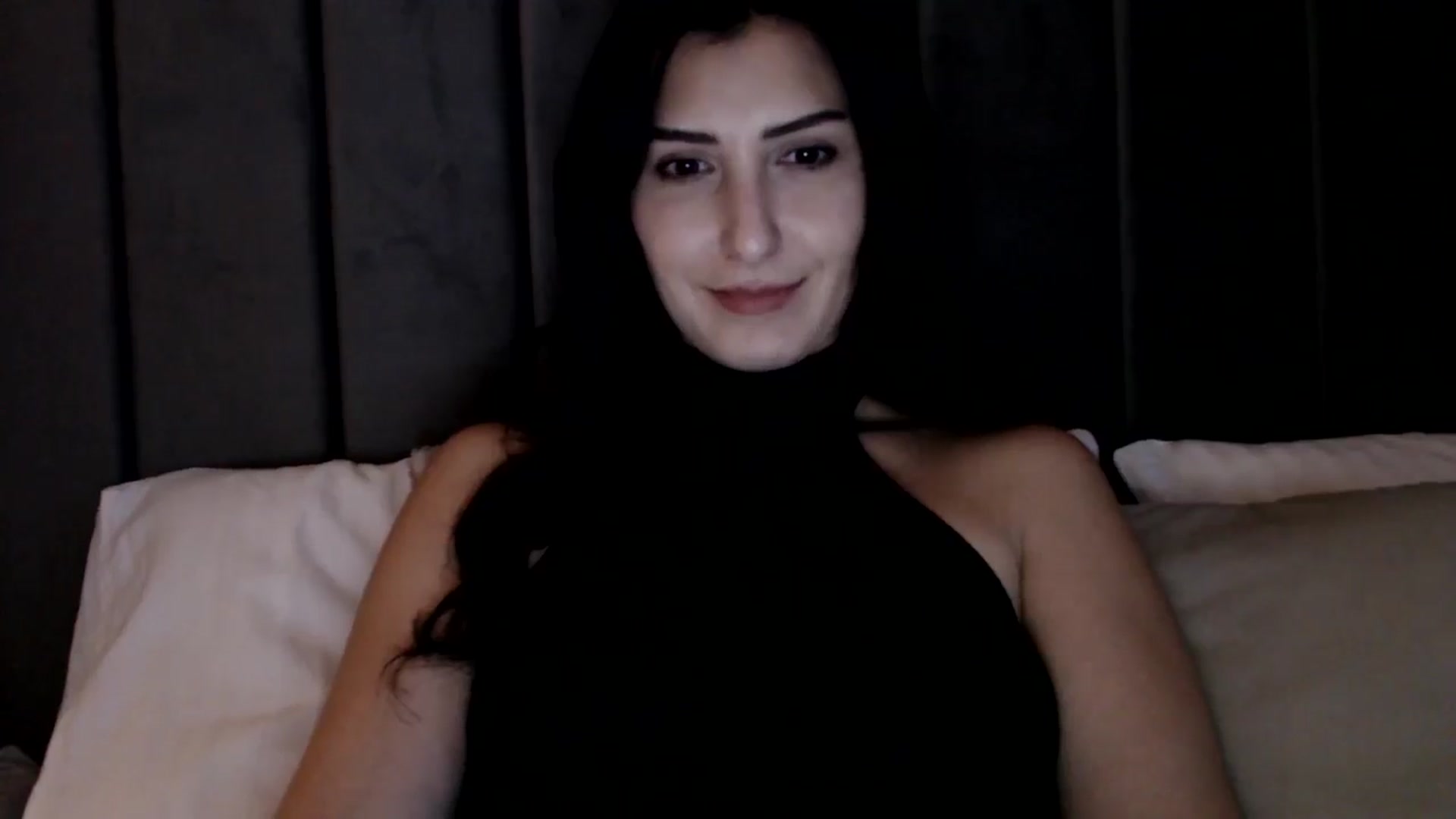 Gallery image thumbnail from LavIson's myfreecams stream on, 12/13/2024, 15:16 image 4 of 20