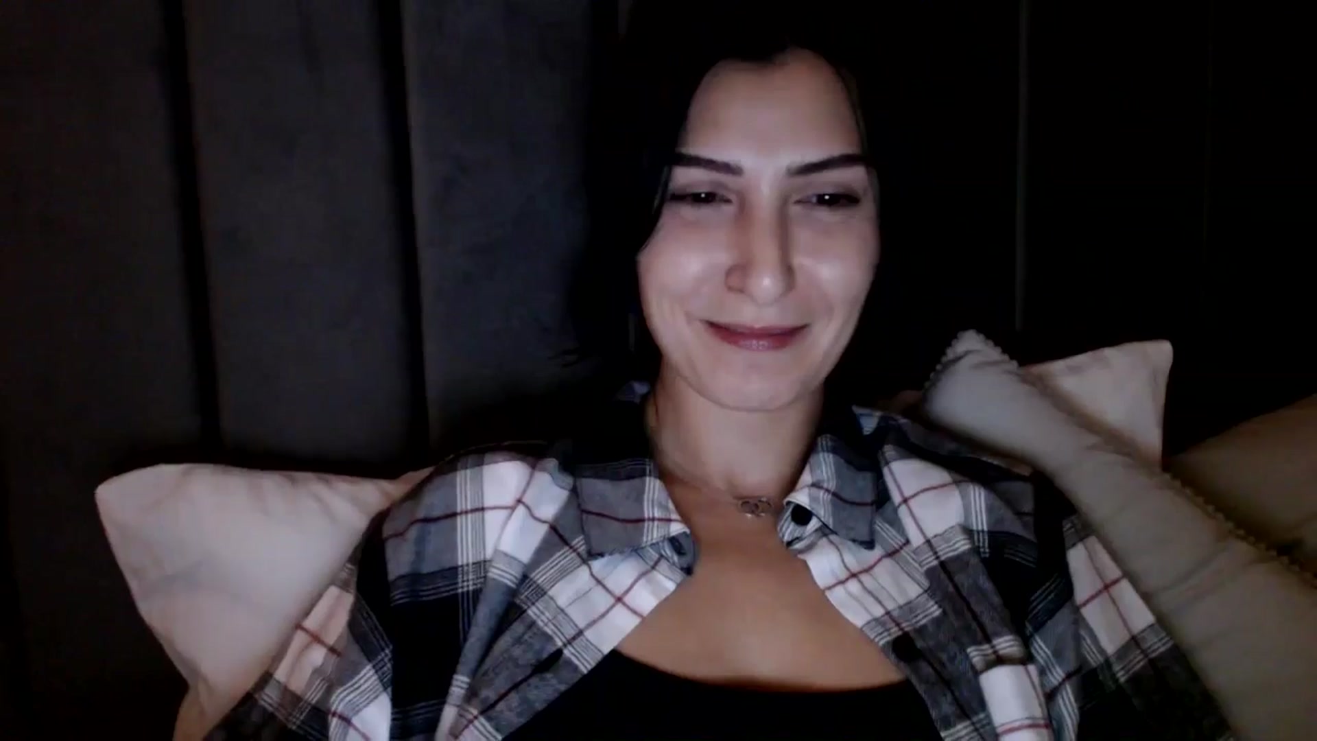 Gallery image thumbnail from LavIson's myfreecams stream on, 12/14/2024, 18:39 image 16 of 20