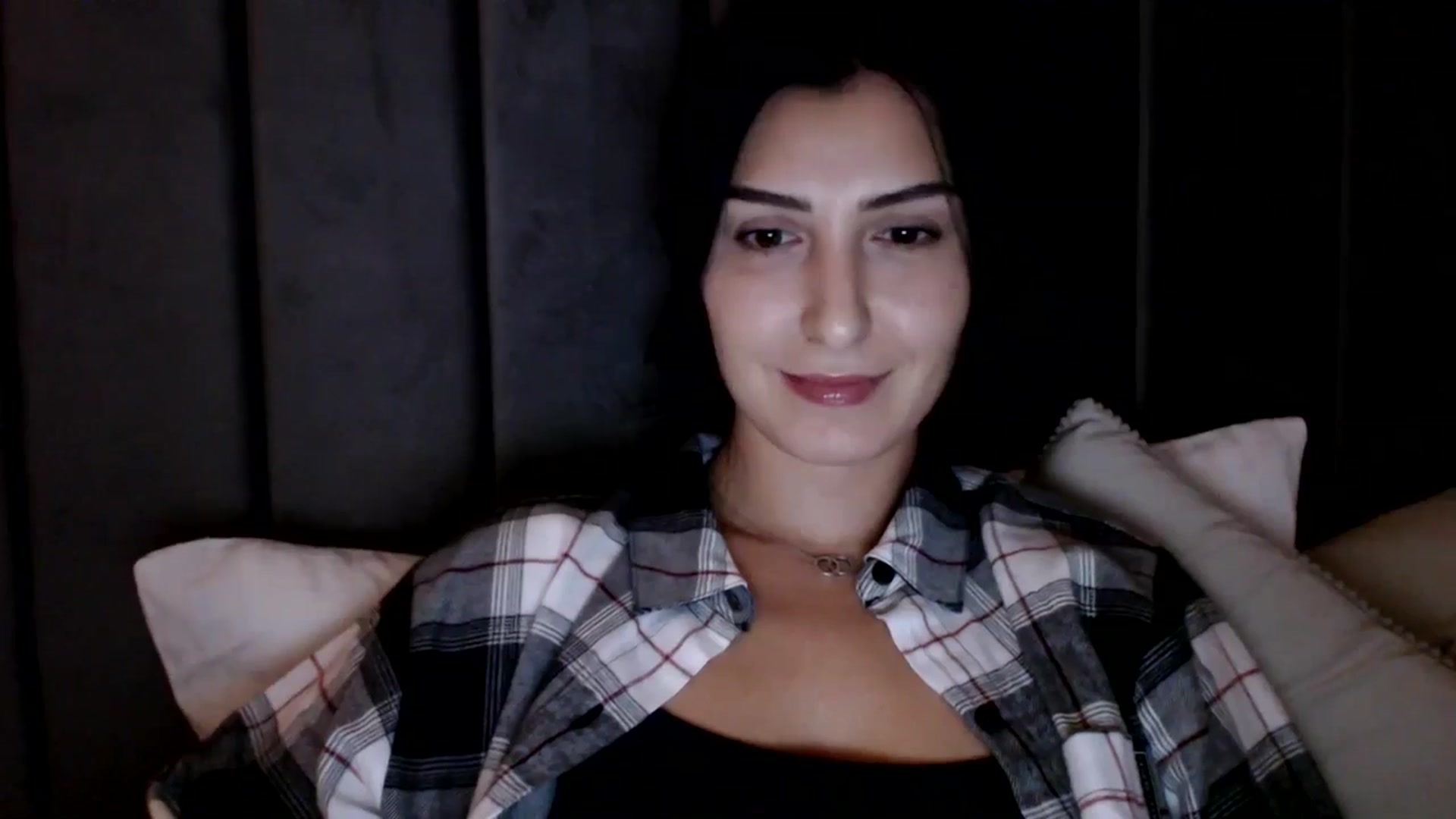 Gallery image thumbnail from LavIson's myfreecams stream on, 12/14/2024, 18:39 image 7 of 20