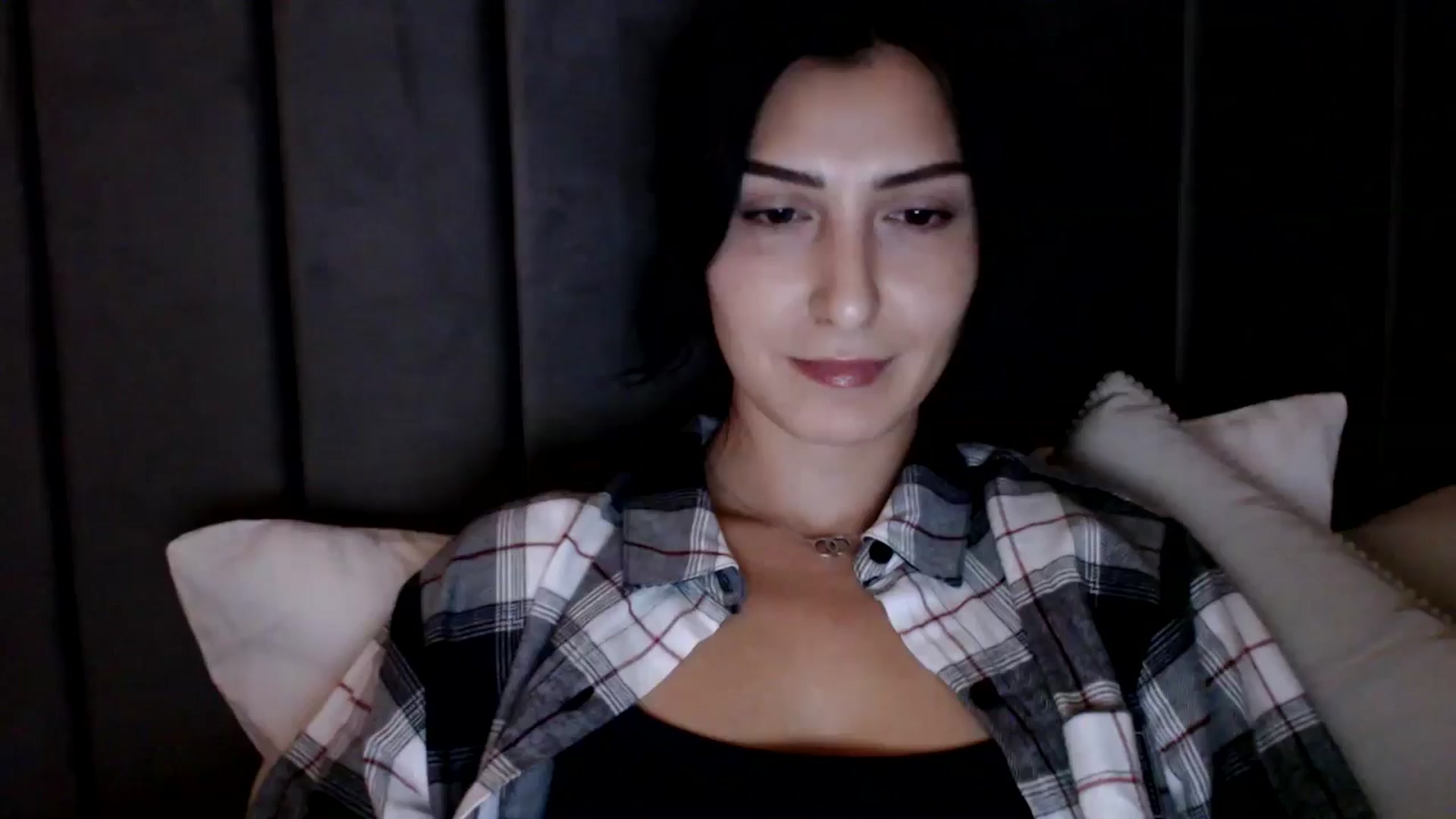 Gallery image thumbnail from LavIson's myfreecams stream on, 12/14/2024, 18:39 image 1 of 20
